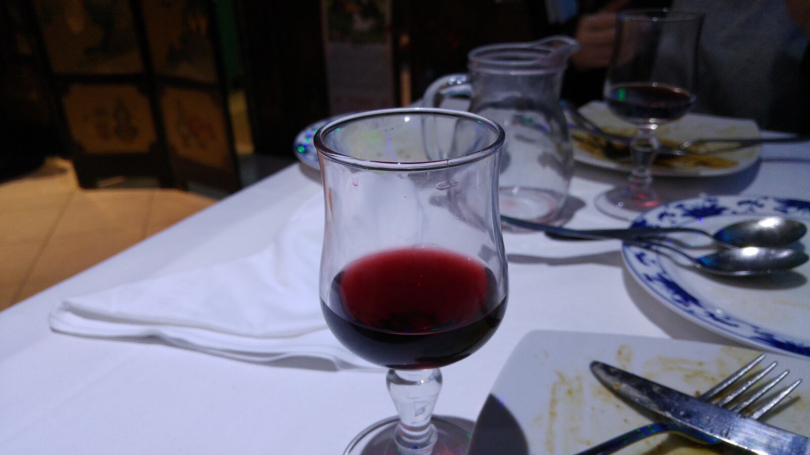 LG G4 sample photo. Wine, table, restaurant photography