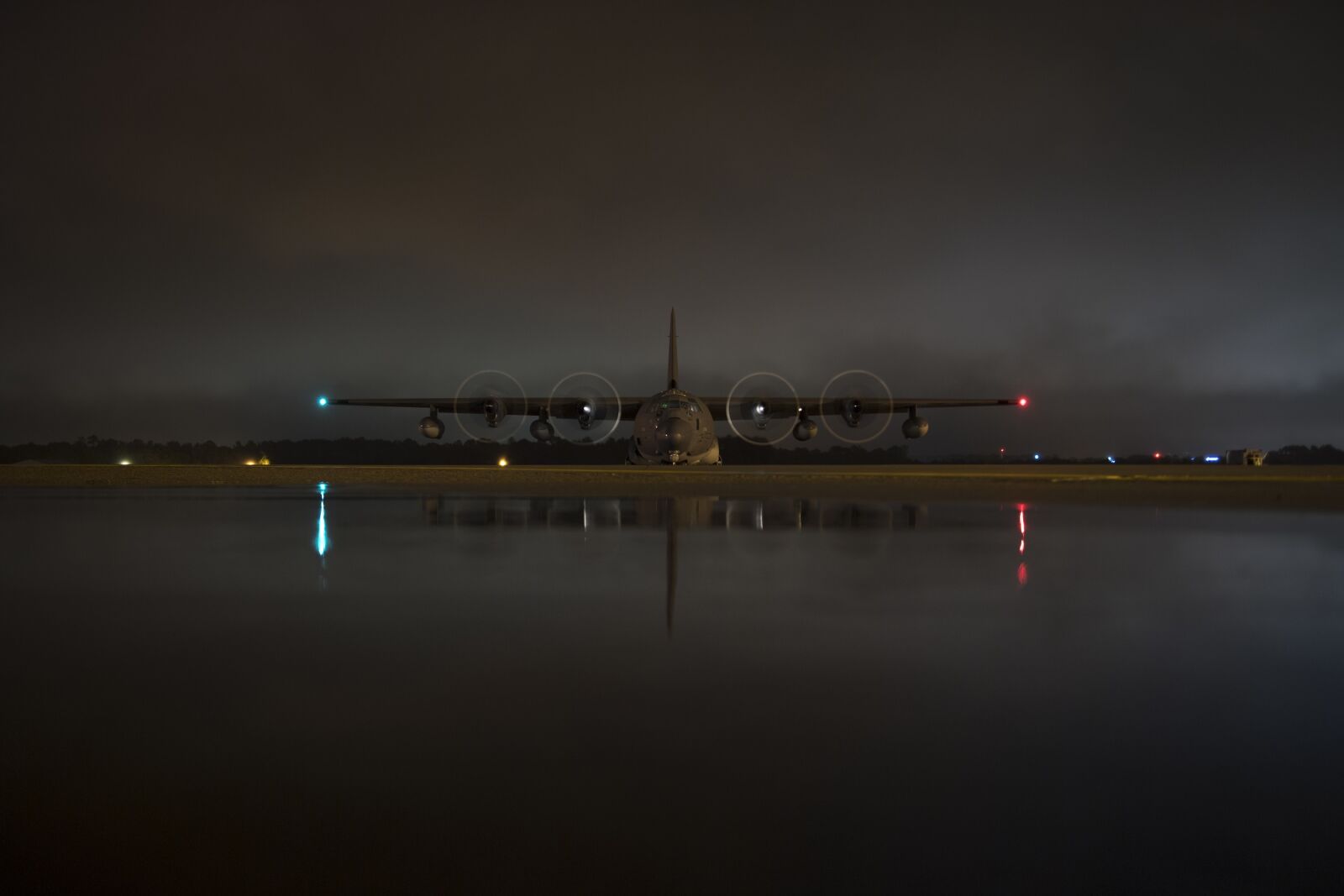 Nikon D5 sample photo. Aircraft, night, aviation photography
