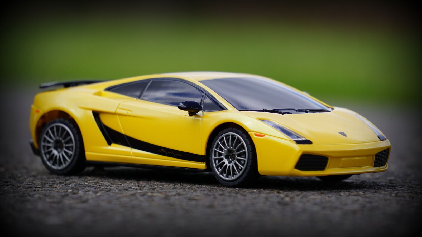 Sony E 55-210mm F4.5-6.3 OSS sample photo. Lamborghini, car, automotive photography