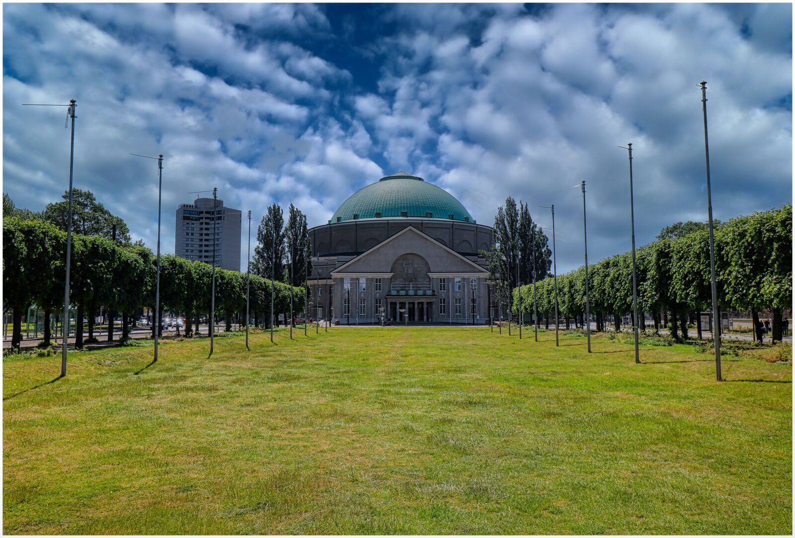 Canon EOS 200D (EOS Rebel SL2 / EOS Kiss X9) sample photo. Dome, meadow, building photography