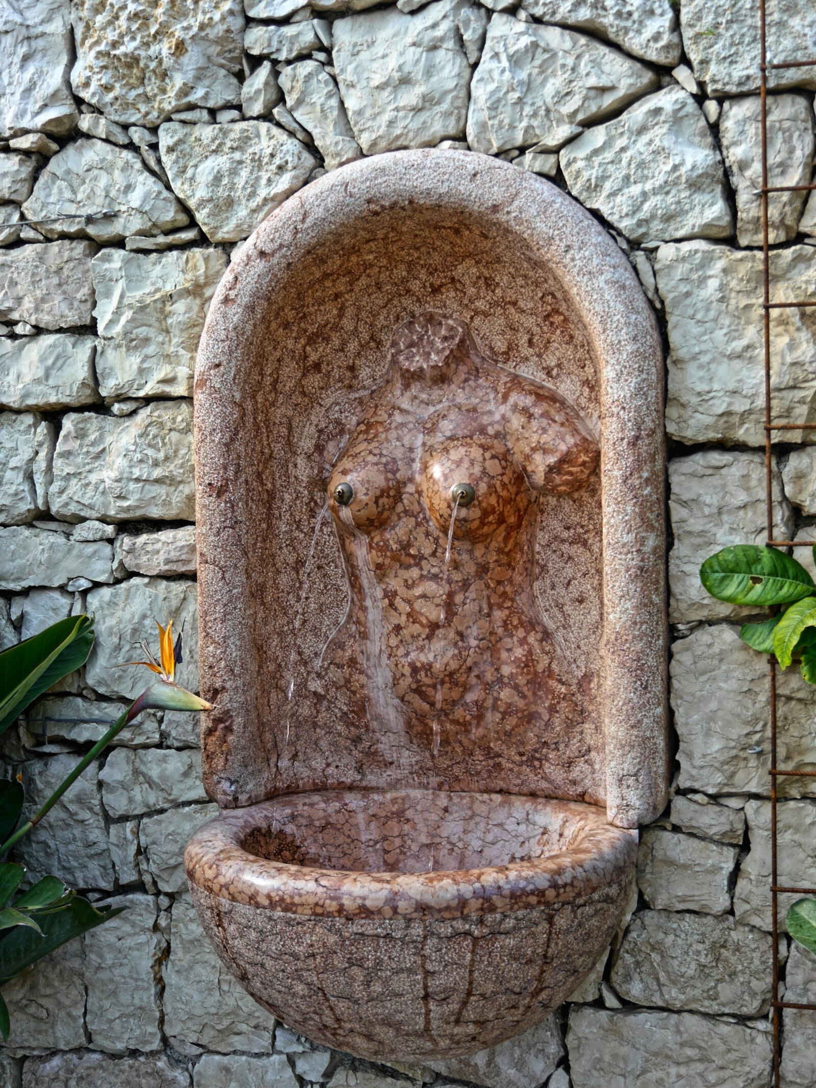 Panasonic Lumix DMC-G6 sample photo. Meran trauttmansdorff, fountain, woman photography
