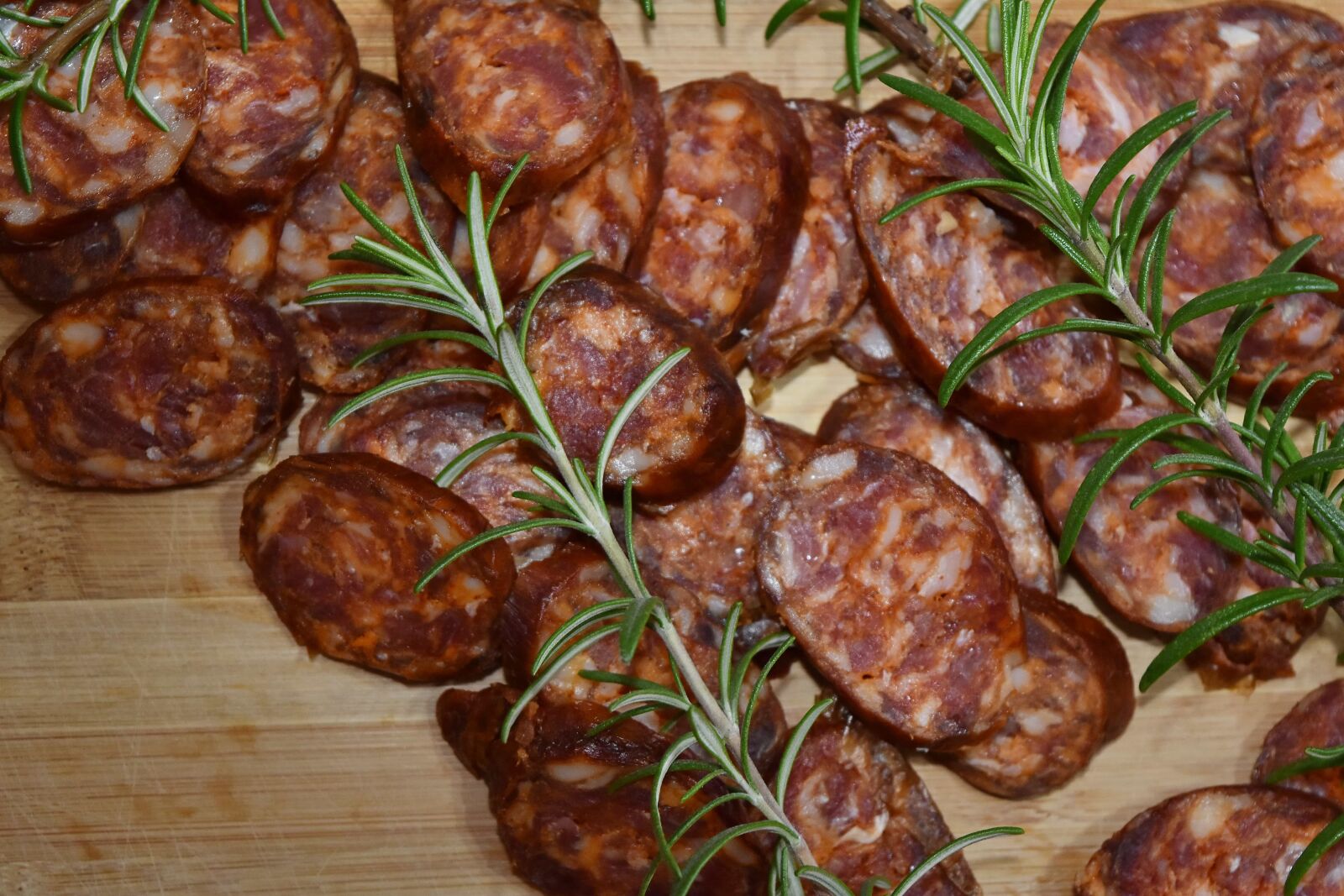 Nikon D5500 sample photo. Beef, rosemary, sausage, food photography