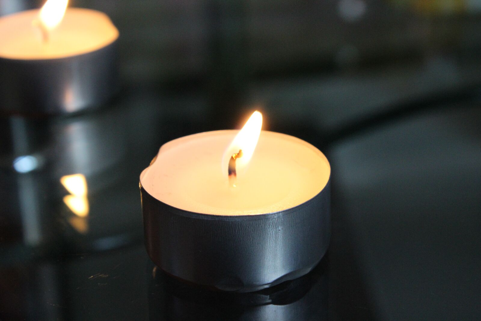 Canon EOS 600D (Rebel EOS T3i / EOS Kiss X5) sample photo. Candles, lights, burn photography