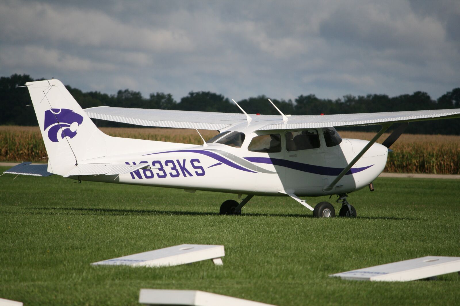 Canon EOS 400D (EOS Digital Rebel XTi / EOS Kiss Digital X) sample photo. Airplane, cessna, private photography