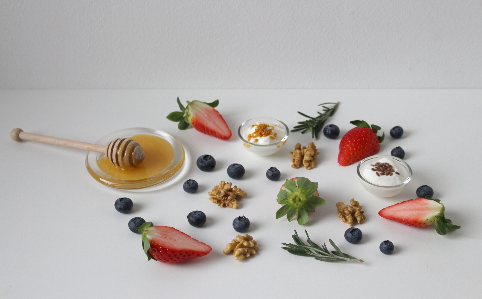 Canon EOS 700D (EOS Rebel T5i / EOS Kiss X7i) sample photo. Honey, strawberry, food photography