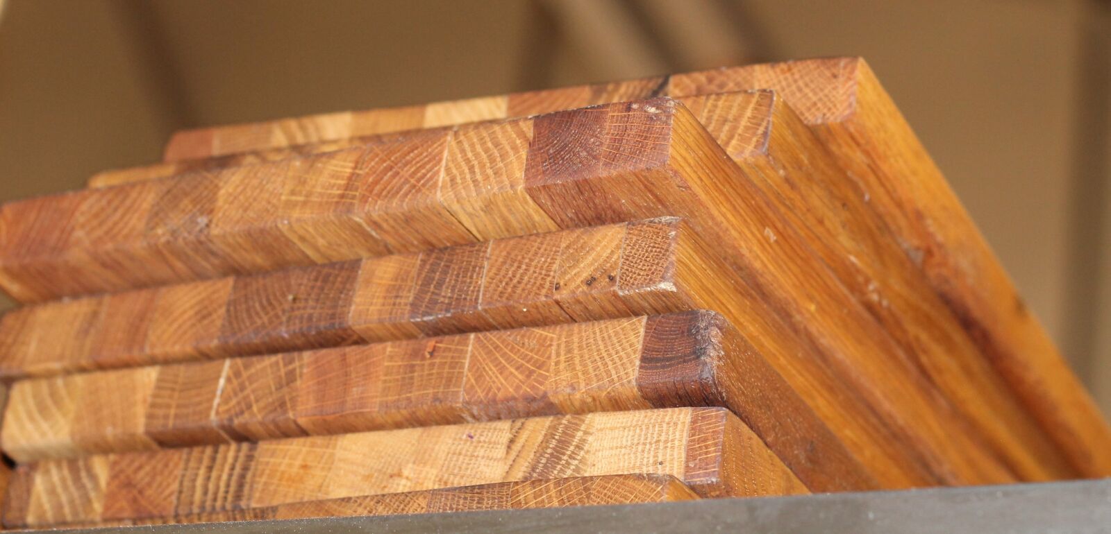 Canon EOS 1100D (EOS Rebel T3 / EOS Kiss X50) + Canon EF 50mm F1.8 II sample photo. Wood, board, rustic photography