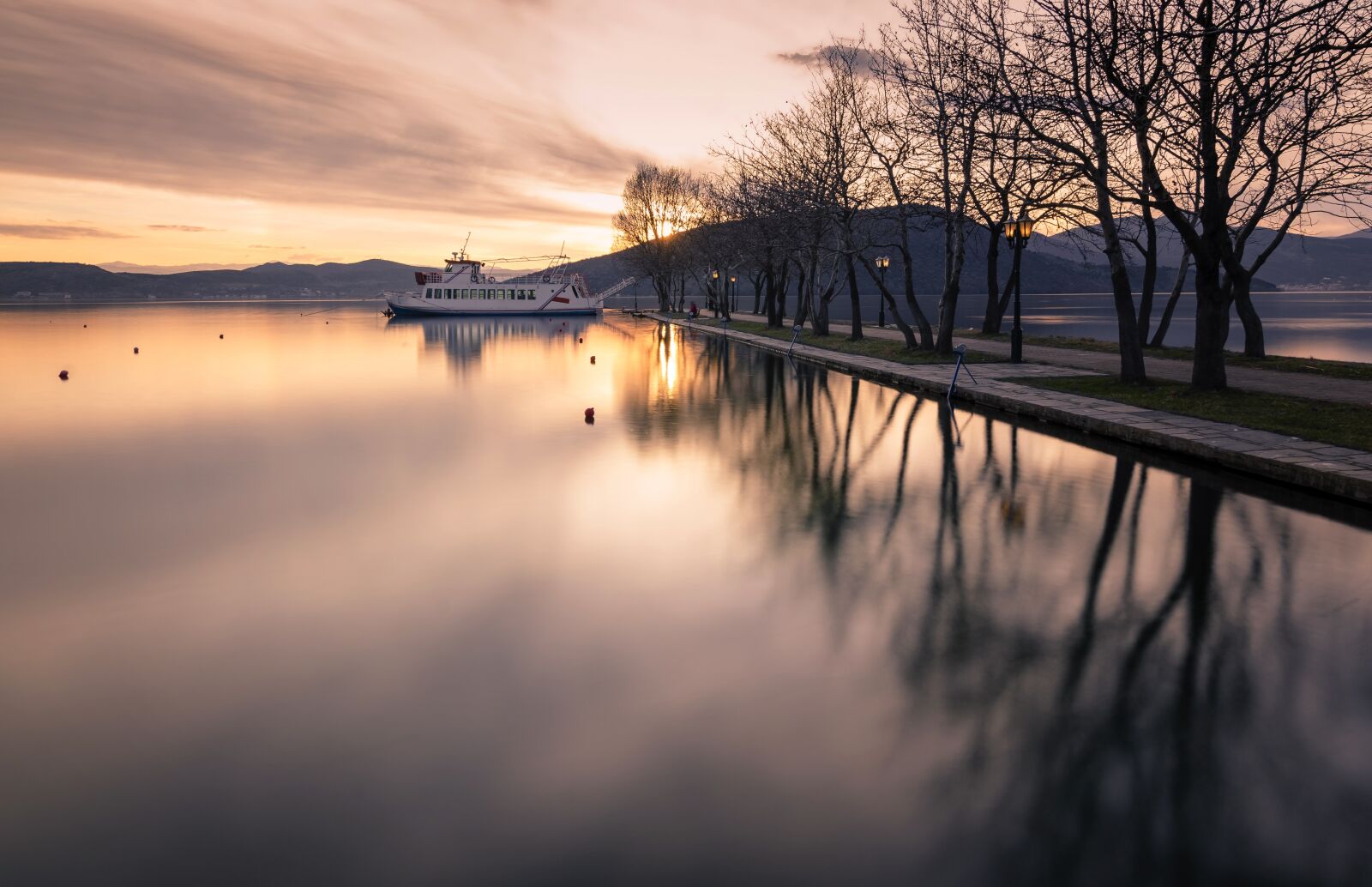 Tokina AT-X Pro 11-16mm F2.8 DX II sample photo. Lake, boat, water photography