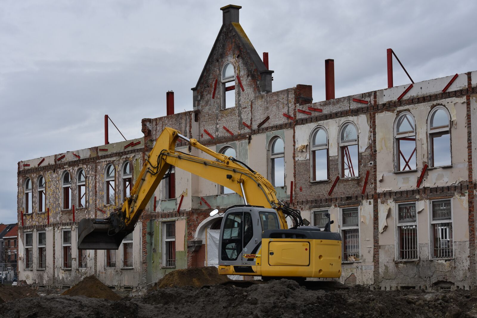 Nikon D7200 sample photo. Excavation works, machine, facade photography