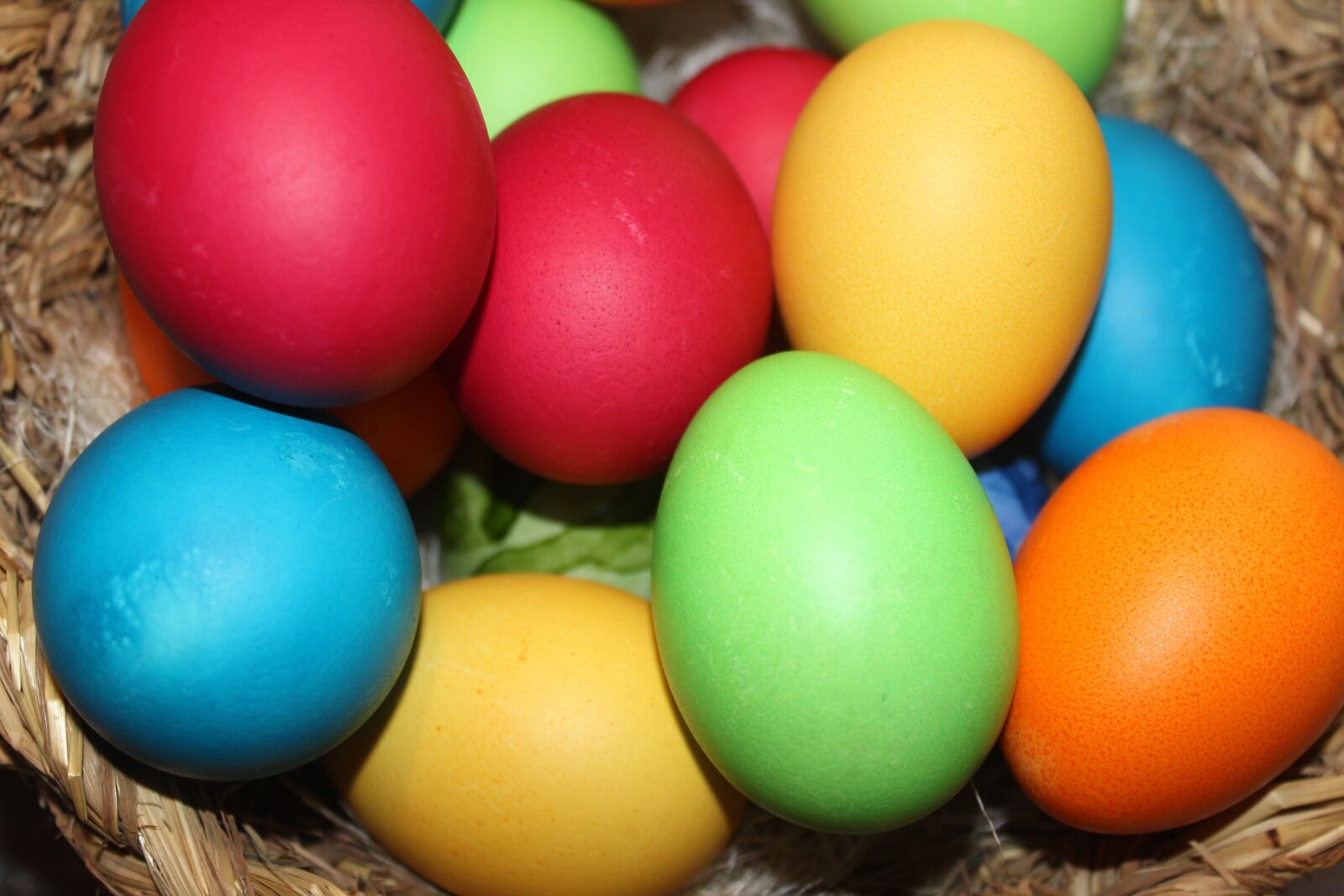Canon EOS 600D (Rebel EOS T3i / EOS Kiss X5) sample photo. Easter eggs, colorful, easter photography
