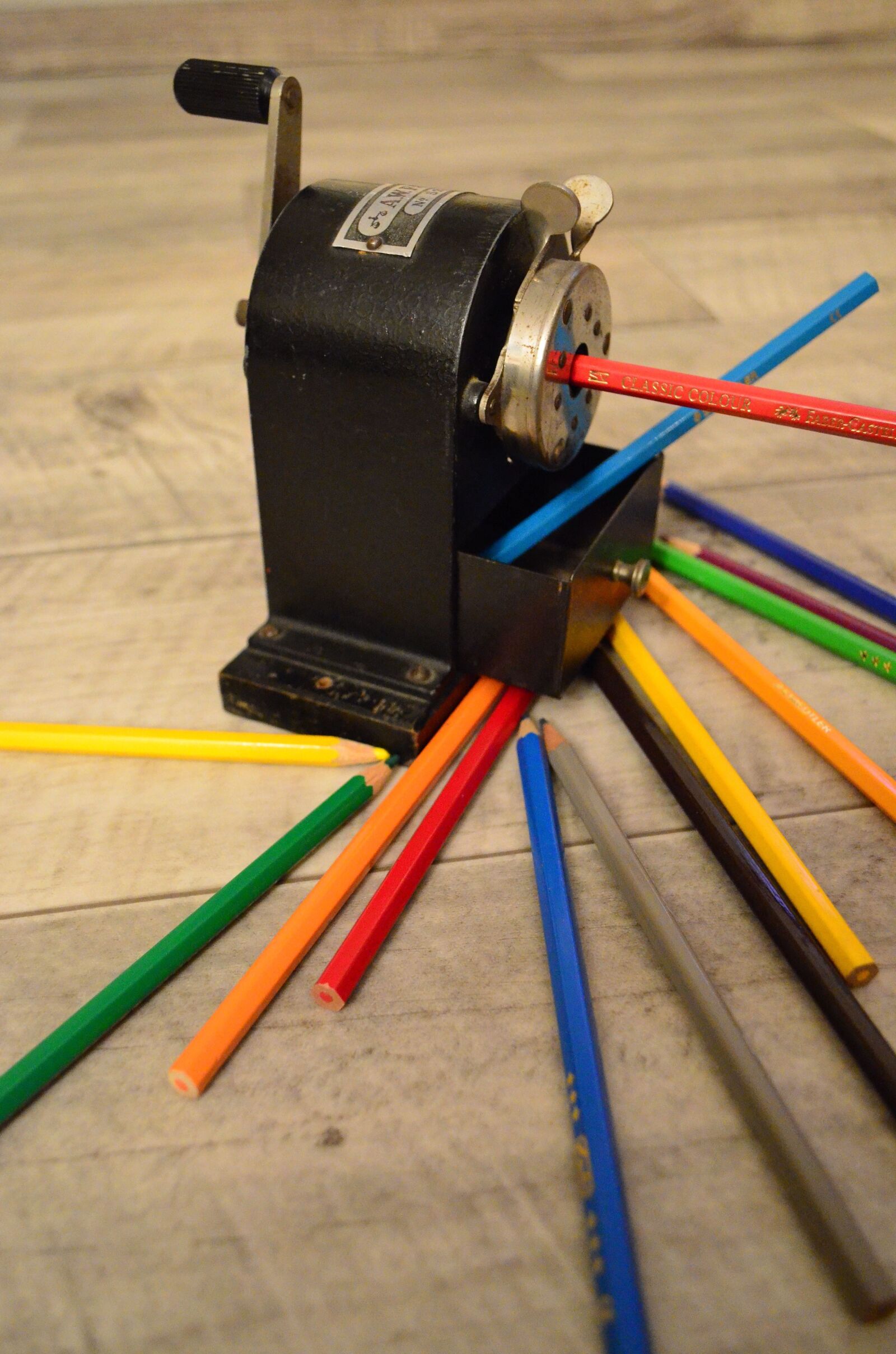 Nikon D5100 sample photo. Spitzer, pencil sharpener, antique photography
