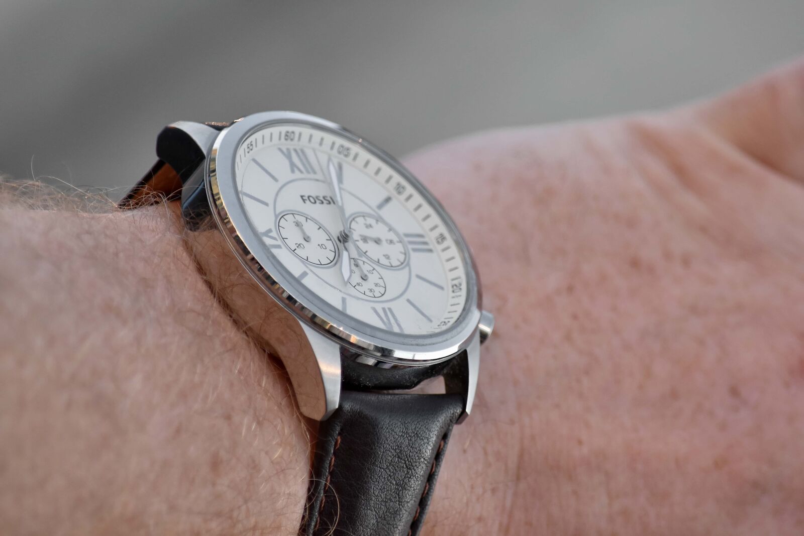 Nikon D5500 sample photo. Alarm clock, fashion, hand photography