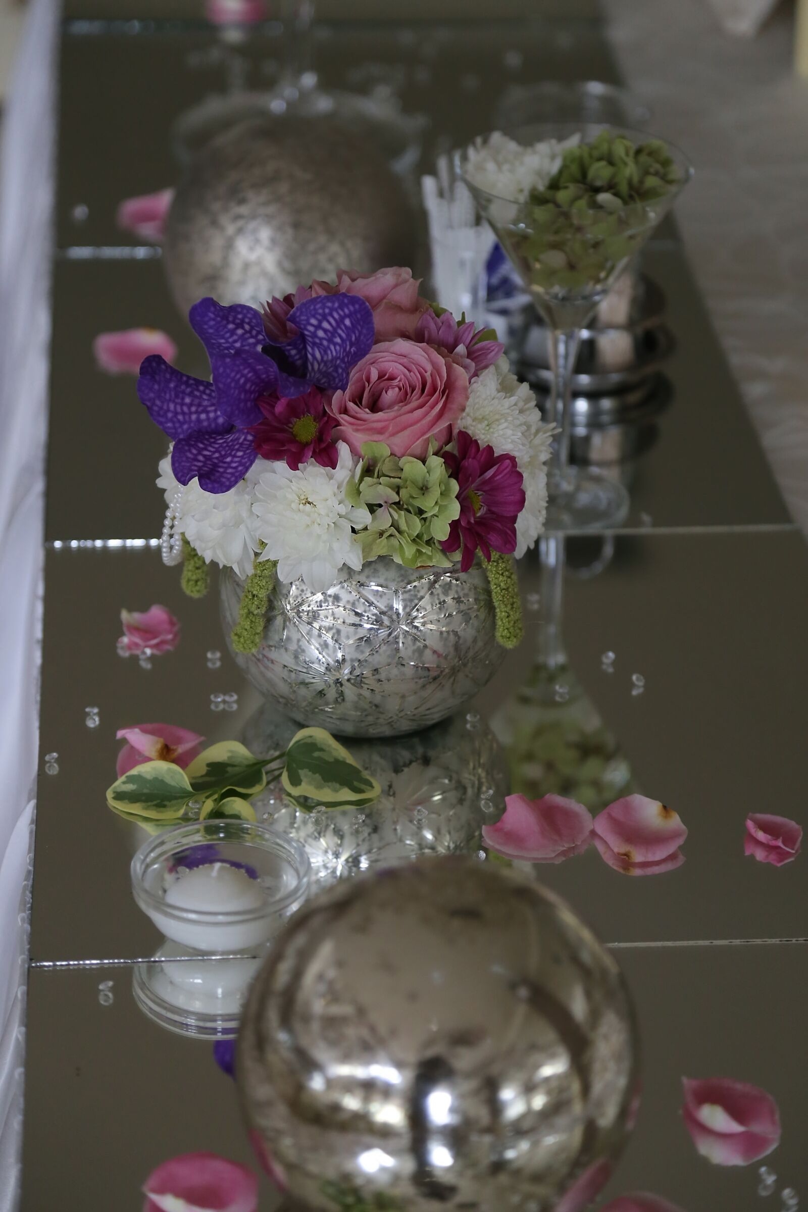Canon EF 24-105mm F4L IS USM sample photo. Wedding venue, vase, decoration photography