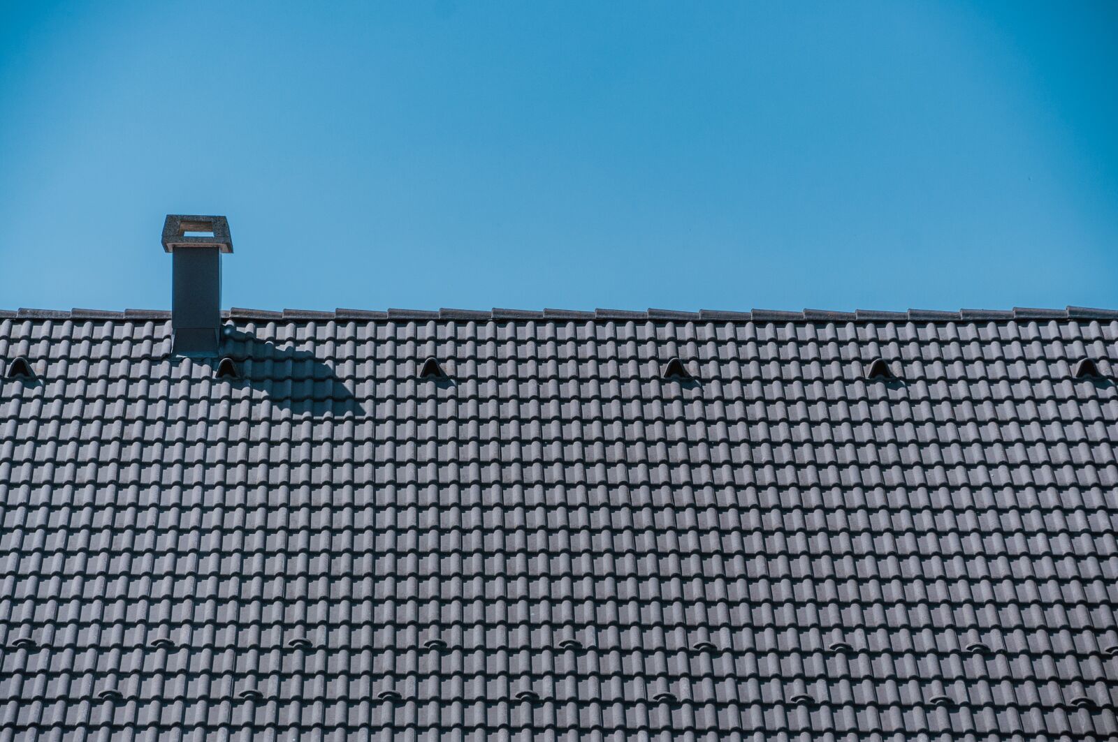 Nikon D90 sample photo. Roof, blue sky, sky photography