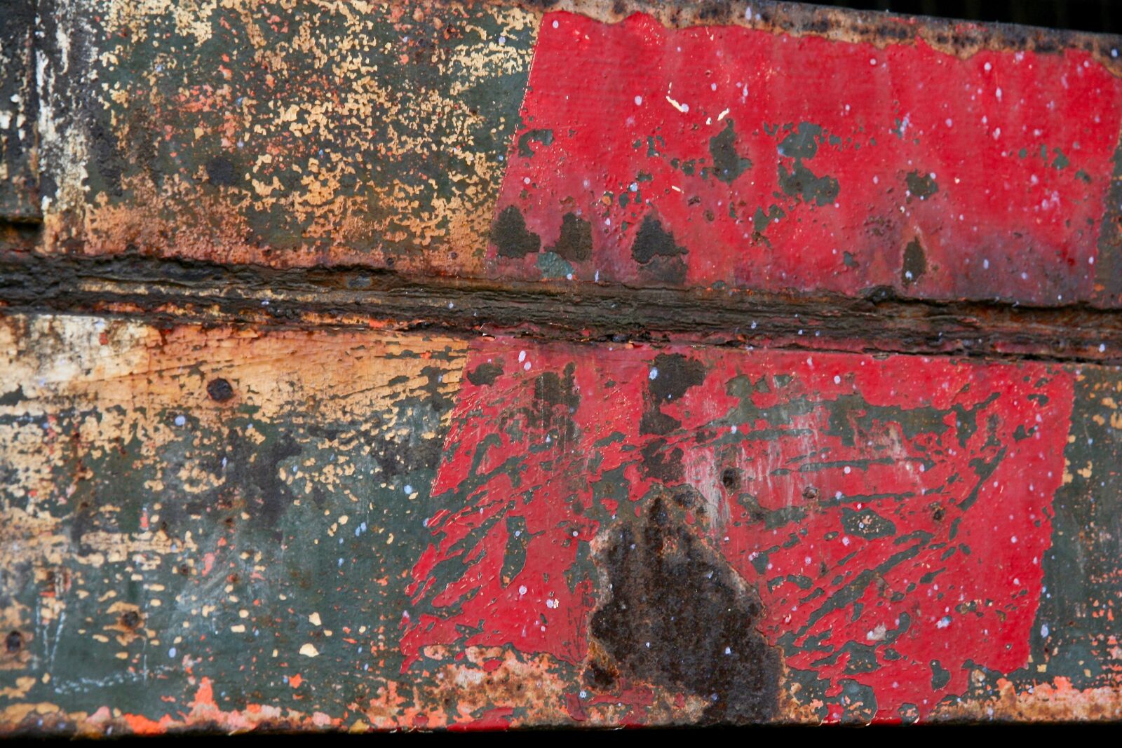 Canon EOS 400D (EOS Digital Rebel XTi / EOS Kiss Digital X) sample photo. Rust, texture, structure photography