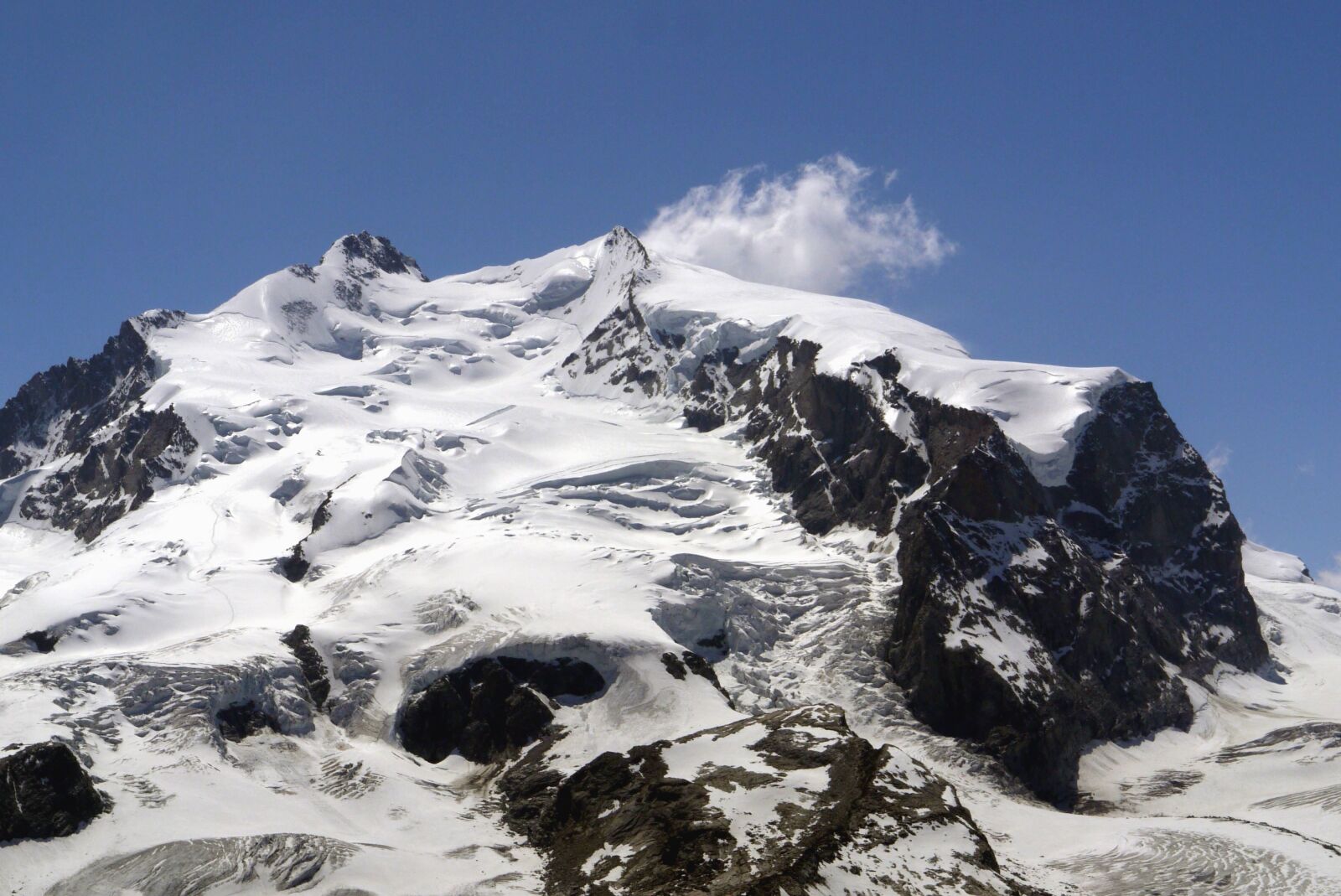 Panasonic Lumix DMC-G1 sample photo. Glacier, mountain, snow, landscape photography