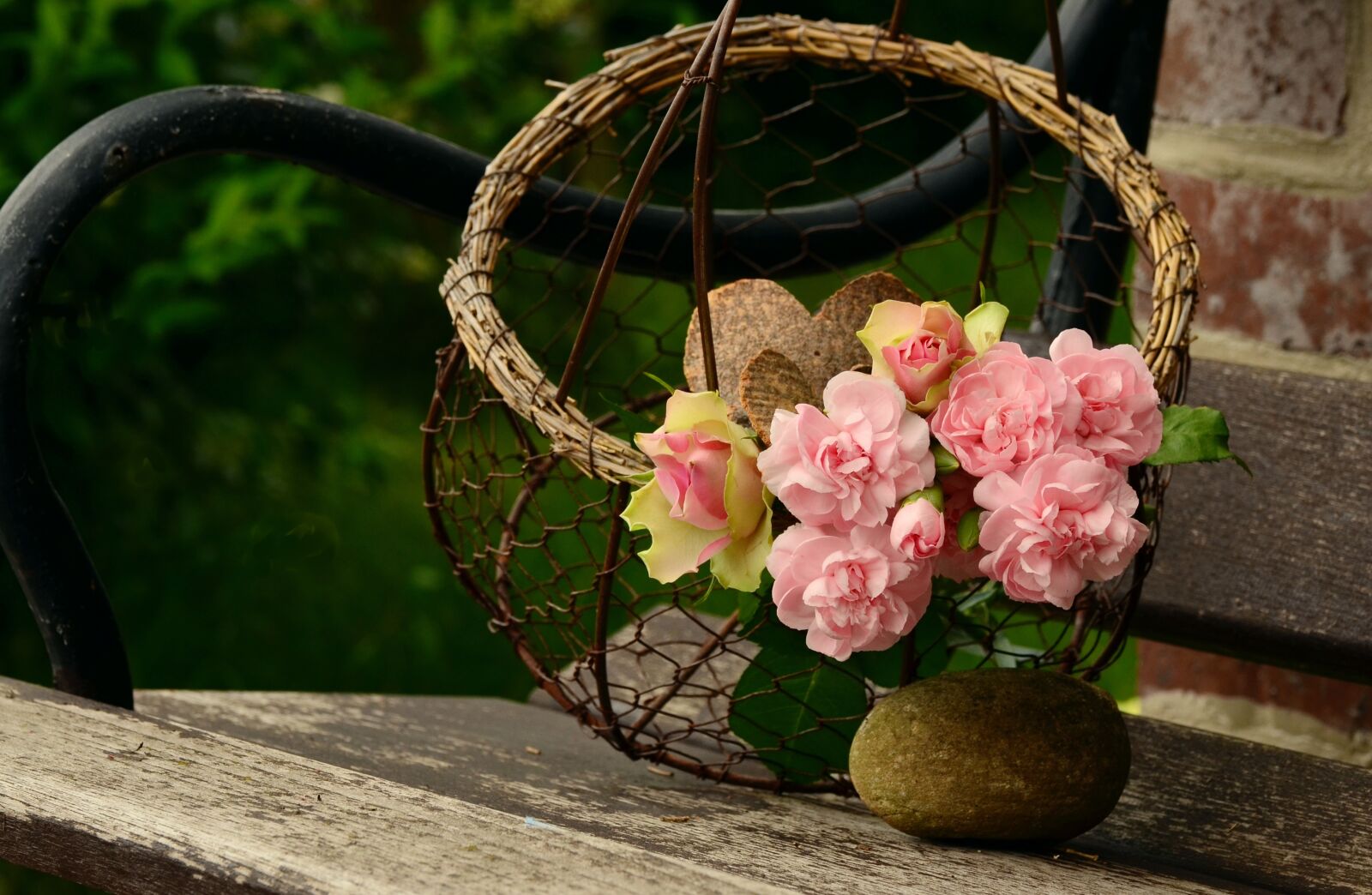 Nikon D5100 sample photo. Bouquet, floral greeting, cloves photography