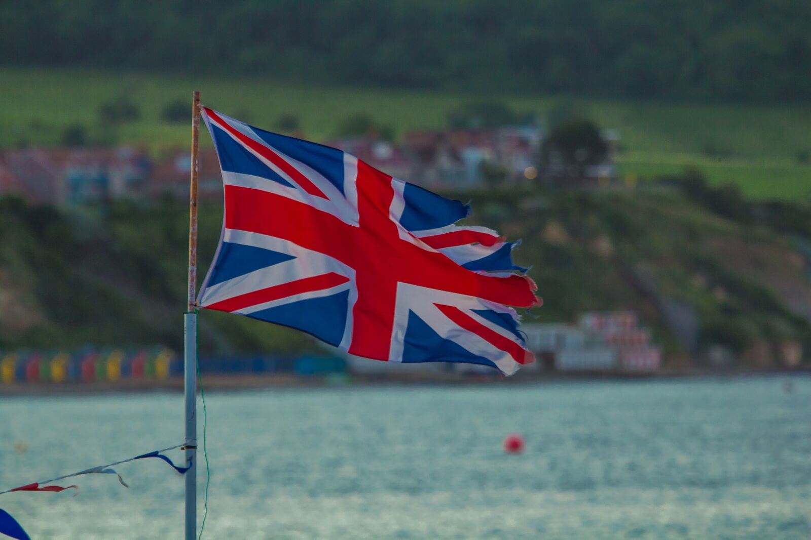 Canon EOS 60D + Canon EF 100-400mm F4.5-5.6L IS USM sample photo. Union jack, port, torn photography