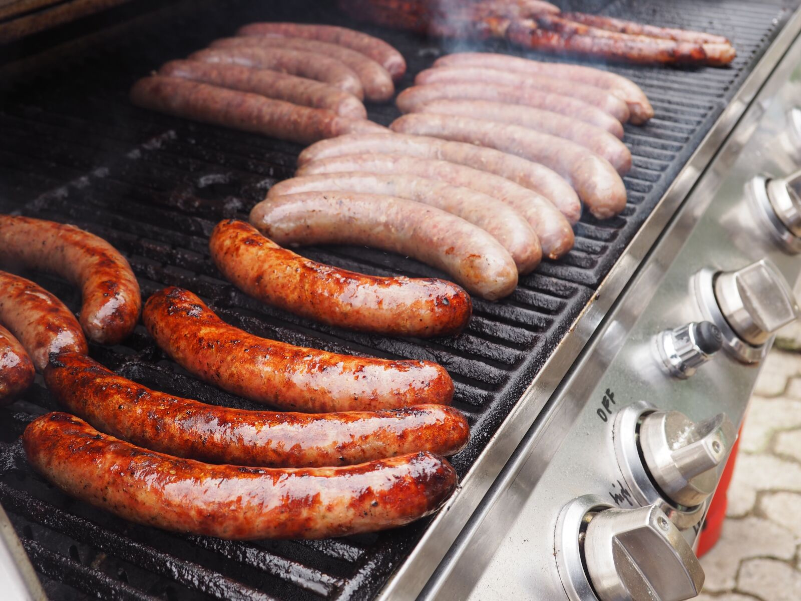 Olympus PEN E-PL7 sample photo. Bratwurst, pig, bentheimer pig photography