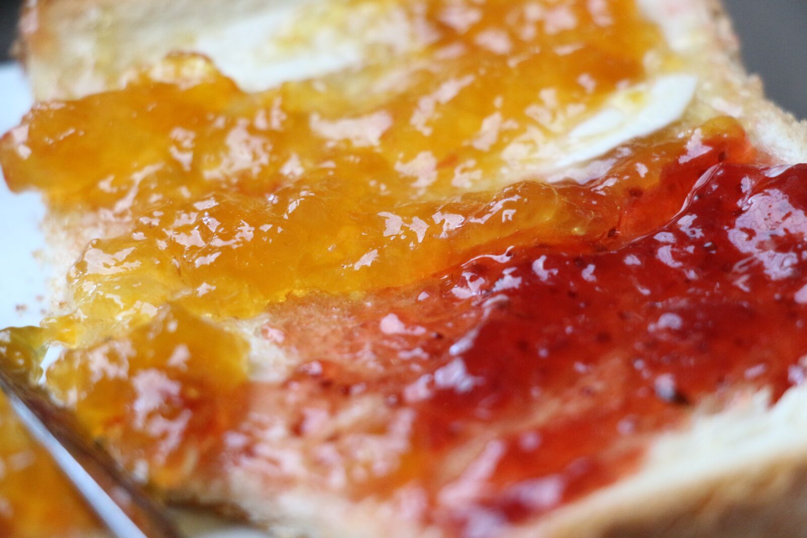 Canon EOS 700D (EOS Rebel T5i / EOS Kiss X7i) sample photo. Jam, color, toast photography