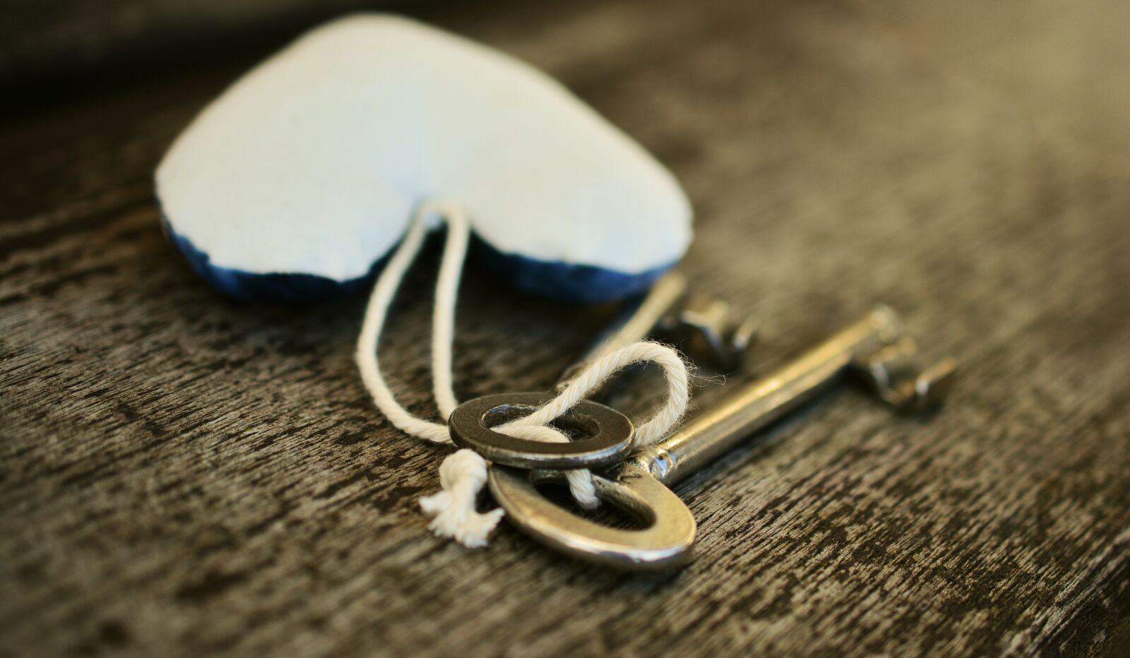 Nikon D5200 sample photo. Key, heart, love photography