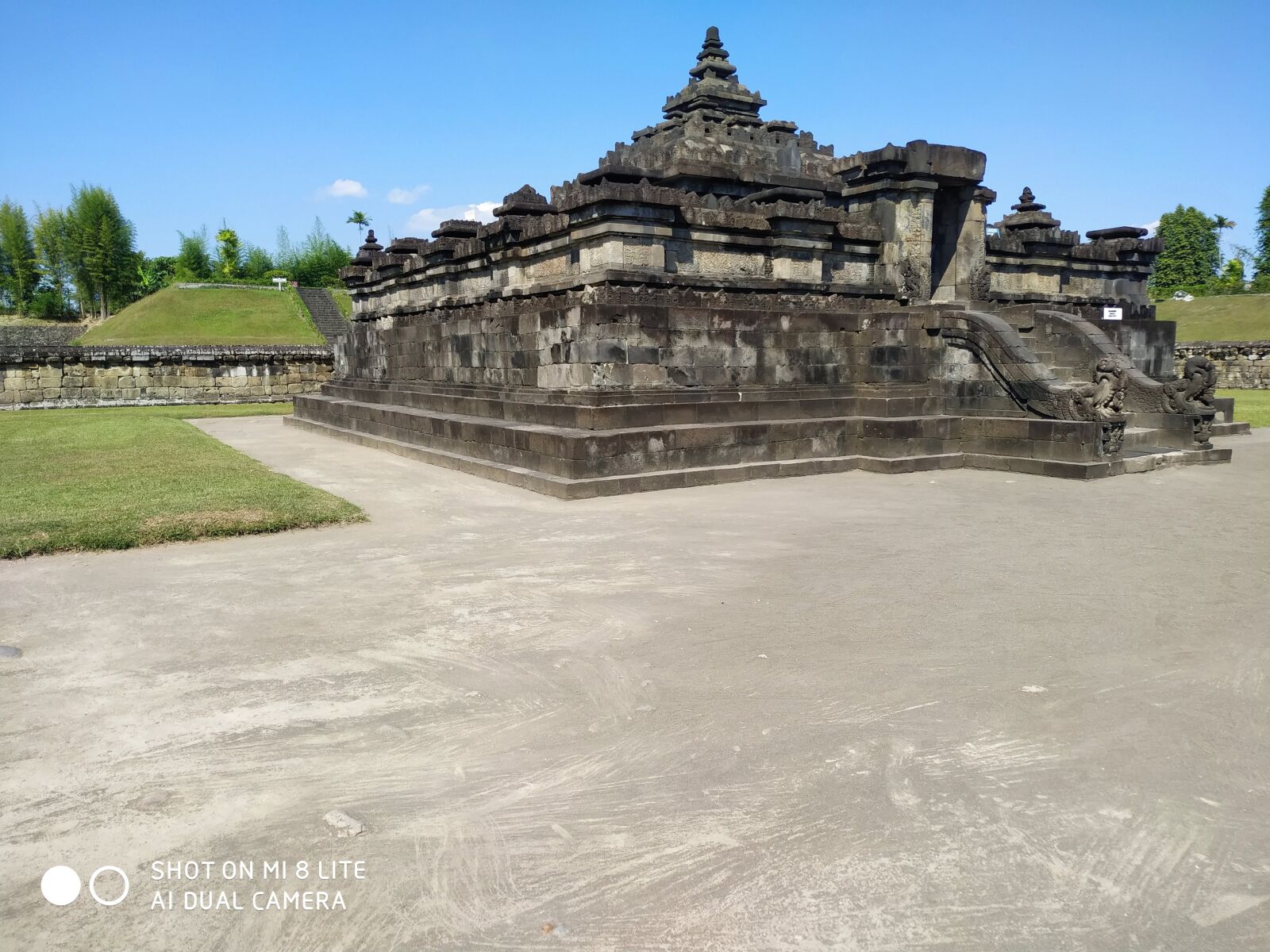 Xiaomi MI 8 Lite sample photo. Temple, indonesian, sleman photography