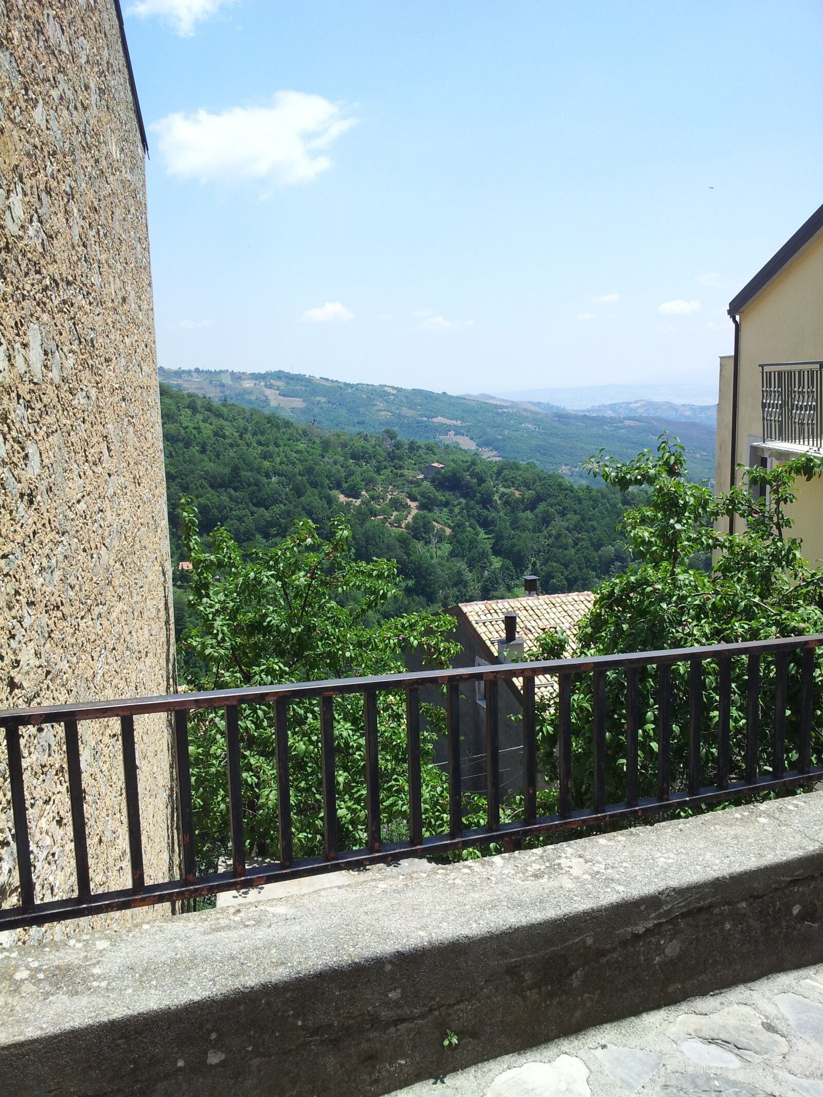 Samsung Galaxy Note sample photo. Country, railing, mountain photography