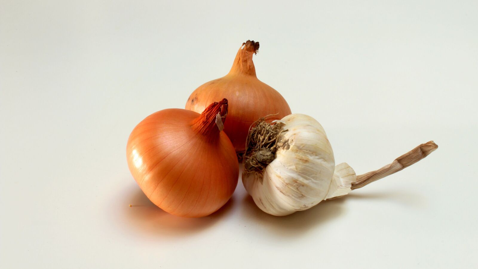 Canon EOS 1200D (EOS Rebel T5 / EOS Kiss X70 / EOS Hi) sample photo. Onion, food, health photography