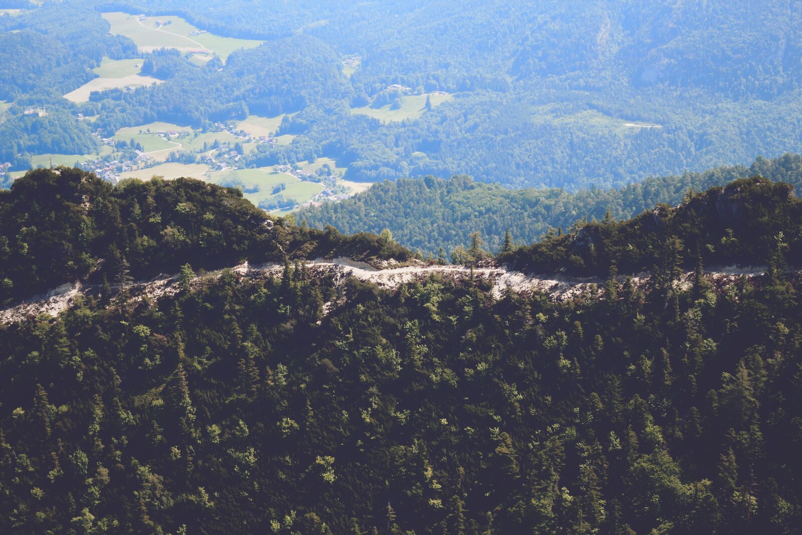 Canon EOS 1300D (EOS Rebel T6 / EOS Kiss X80) sample photo. Mountain, path, hiking photography