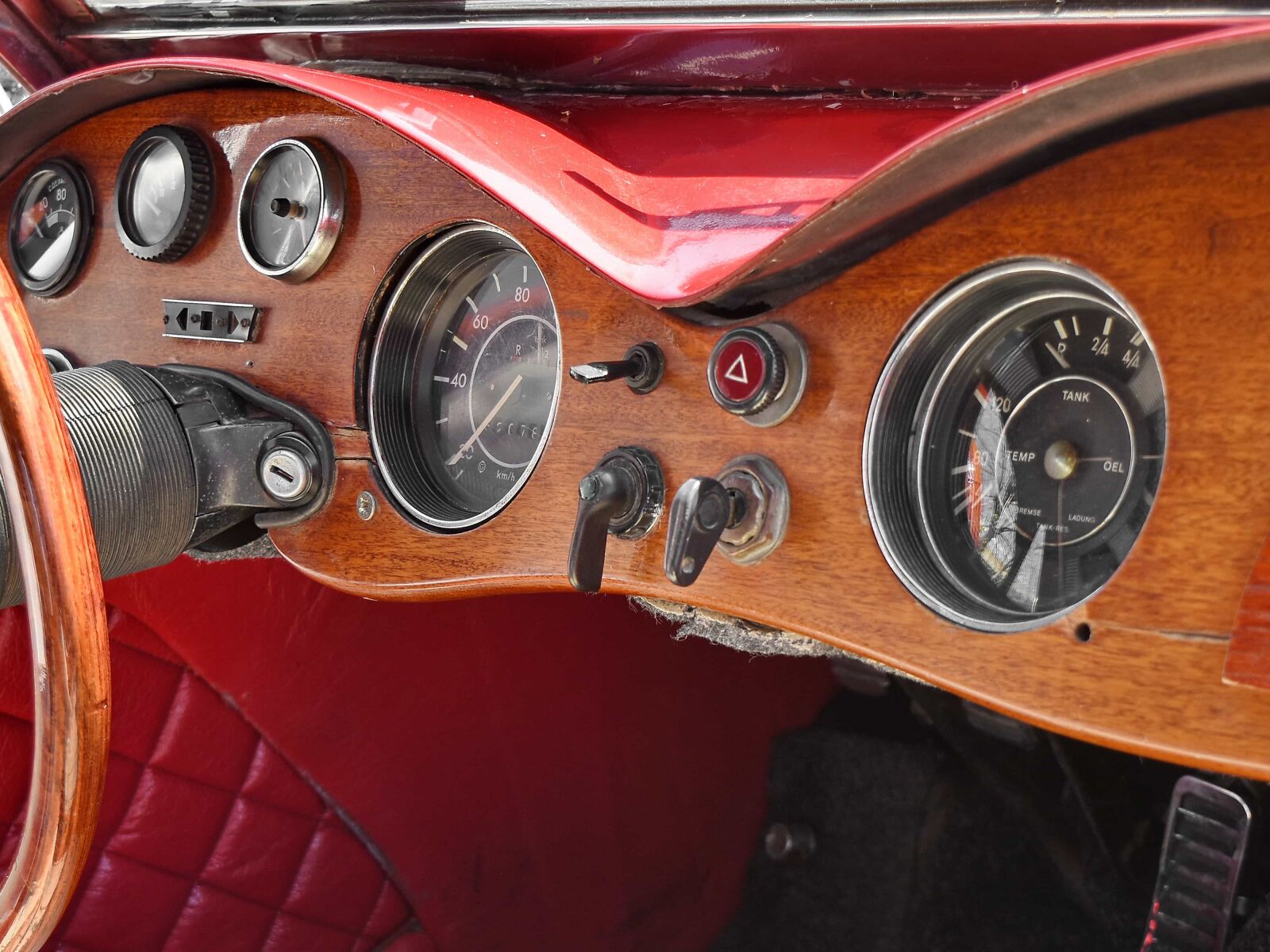 Nikon D5500 sample photo. Automobile, nostalgia, old fashioned photography