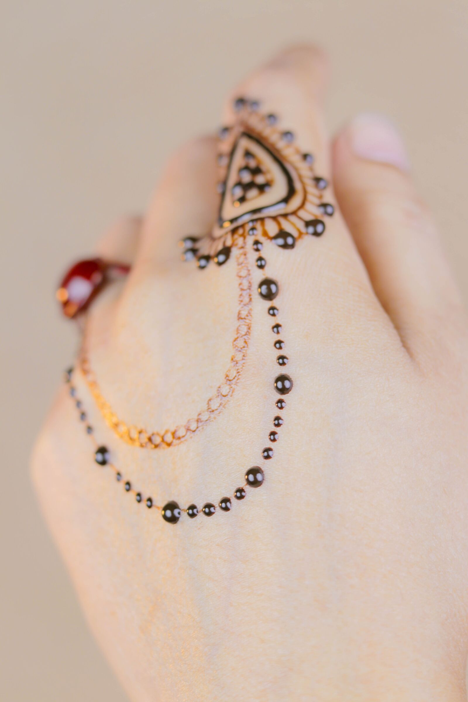 Canon EOS 80D + Canon EF 50mm F1.8 STM sample photo. Henna, hands, mehendi photography