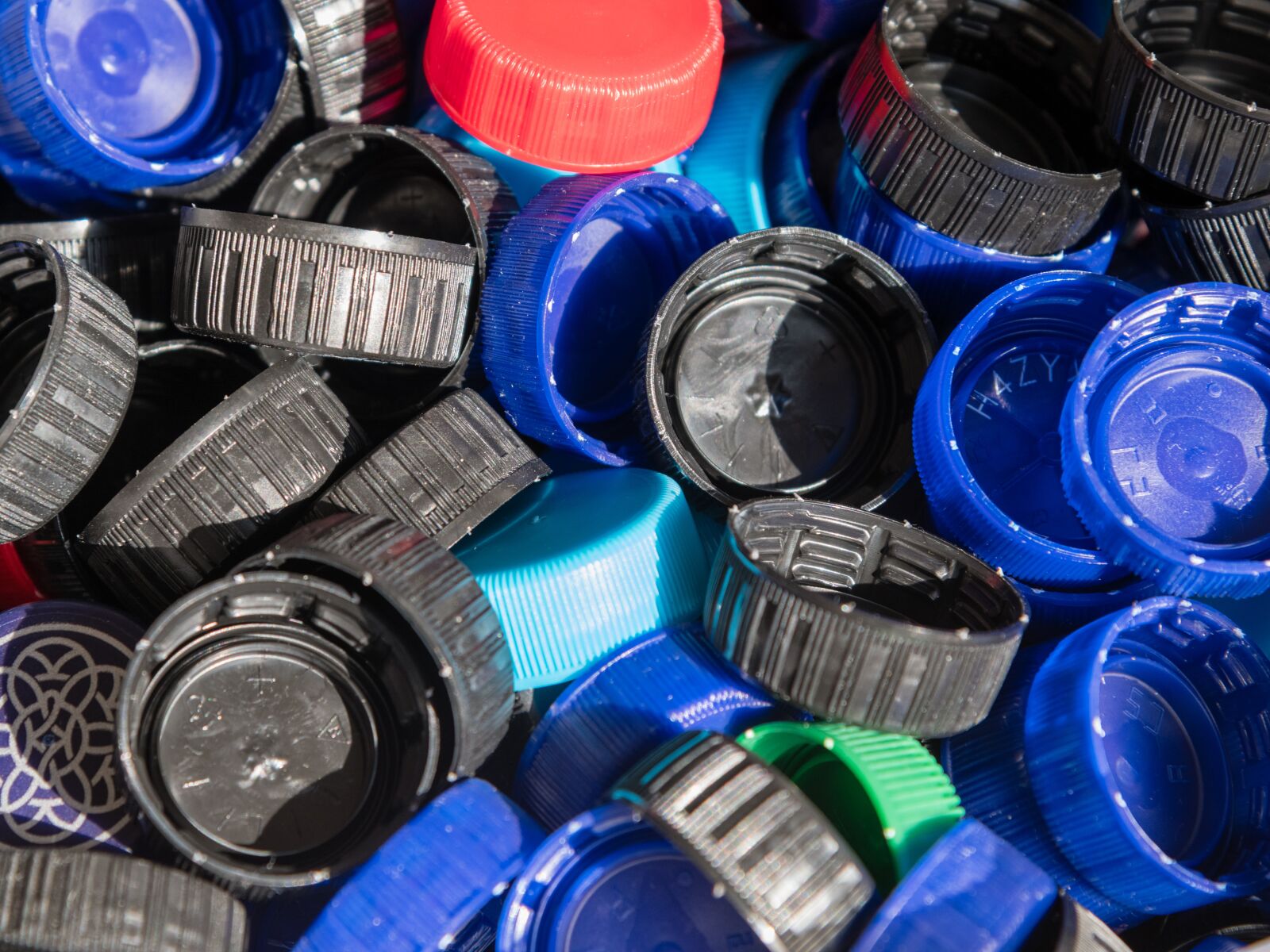 Nikon D850 sample photo. Plastic, the lid, spray photography