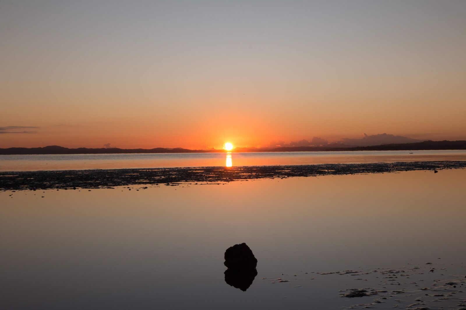 Canon EOS 70D sample photo. Calm, sunrise, beach photography