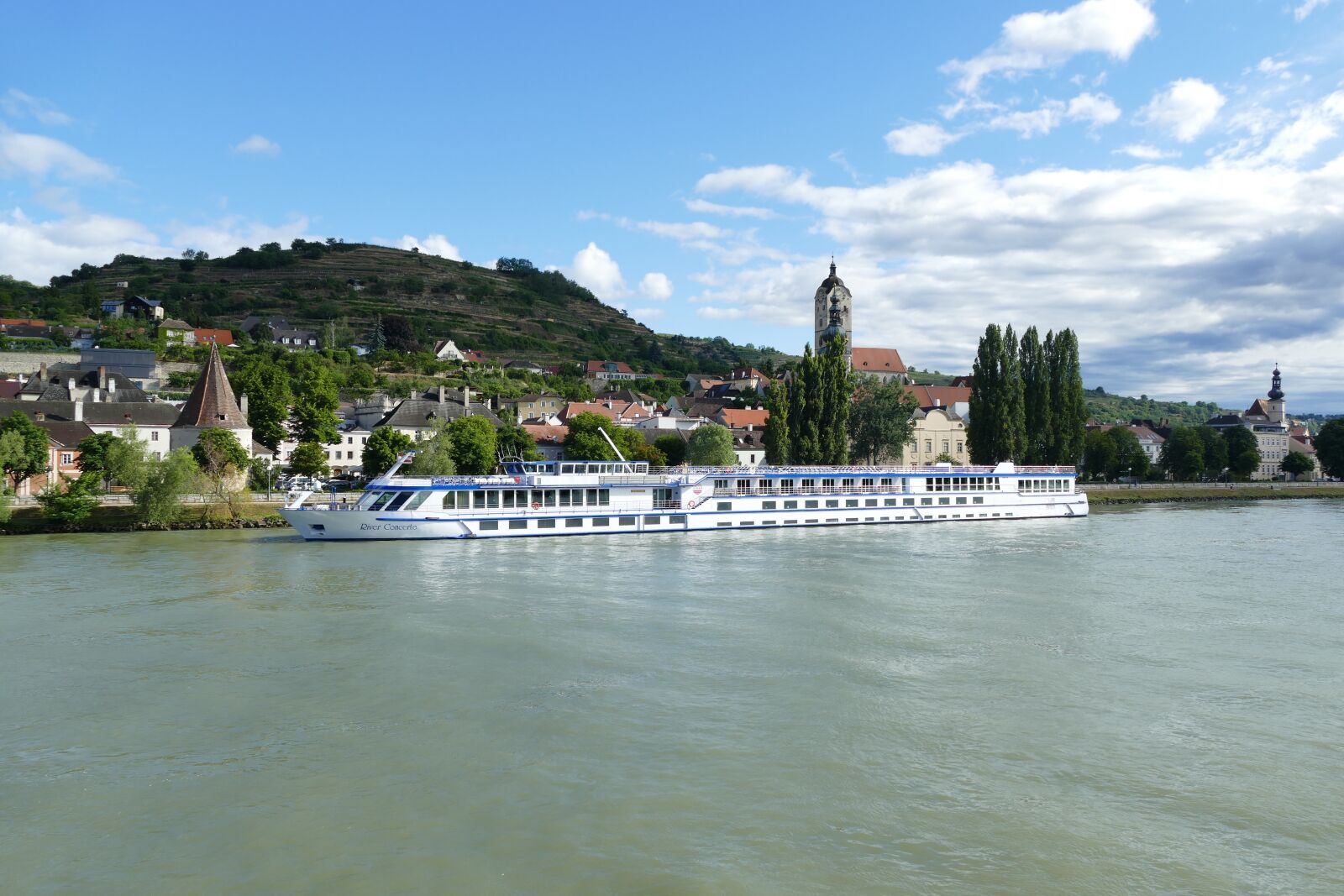 Panasonic Lumix DMC-FZ1000 sample photo. Danube, austria, river photography