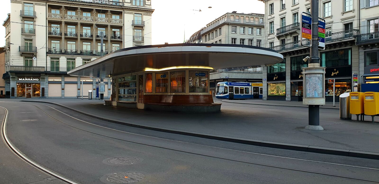 Samsung Galaxy S9 sample photo. Stop, tram island, parade photography