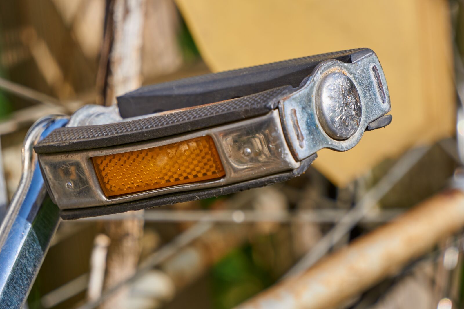 Sony E 55-210mm F4.5-6.3 OSS sample photo. Pedal, bike, cycling photography