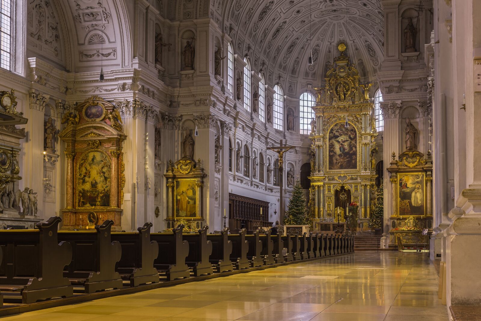 Canon EF 40mm F2.8 STM sample photo. Munich, church, santa michael photography