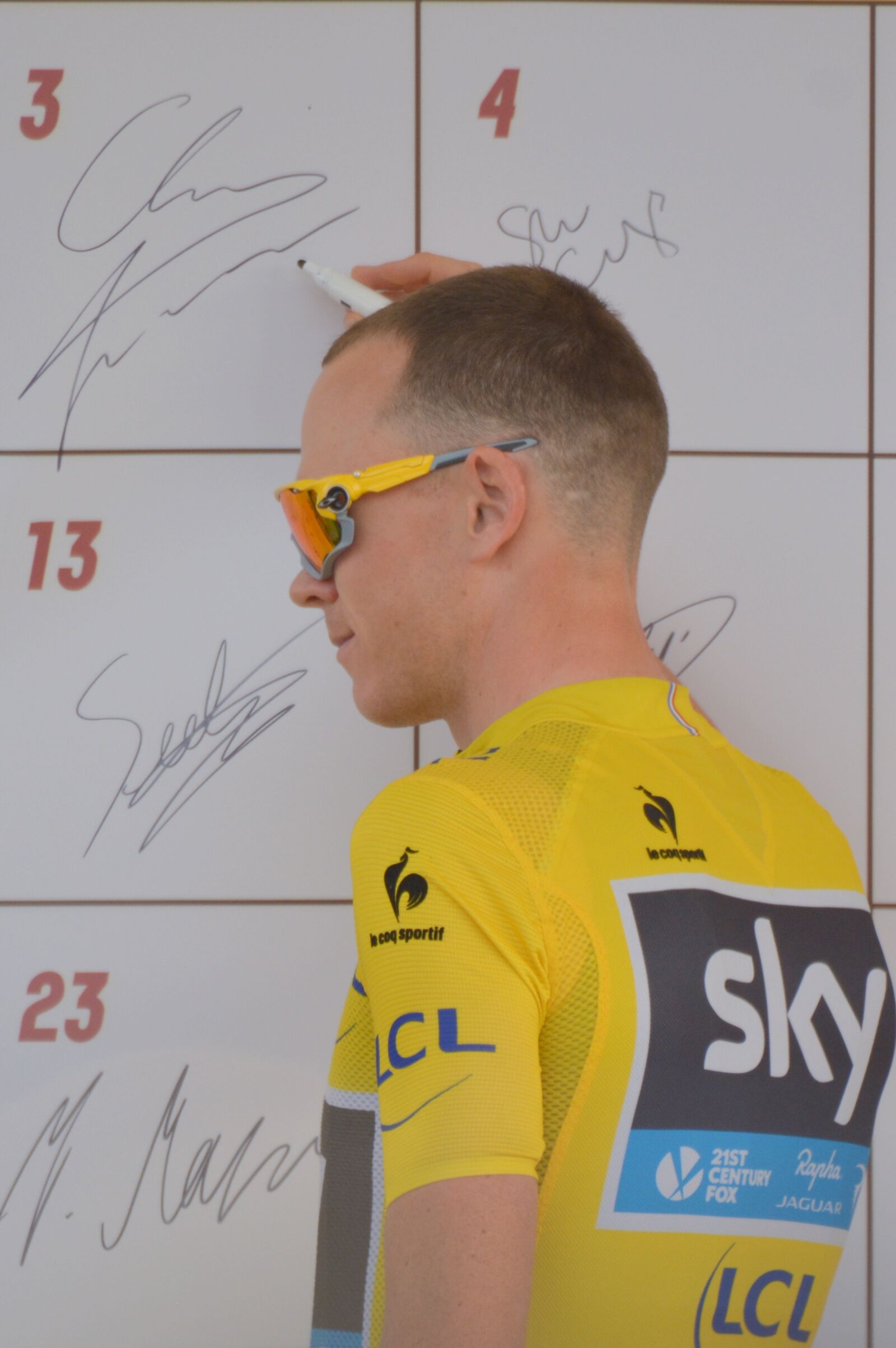 Nikon D5200 sample photo. Chris froome, champion, yellow photography