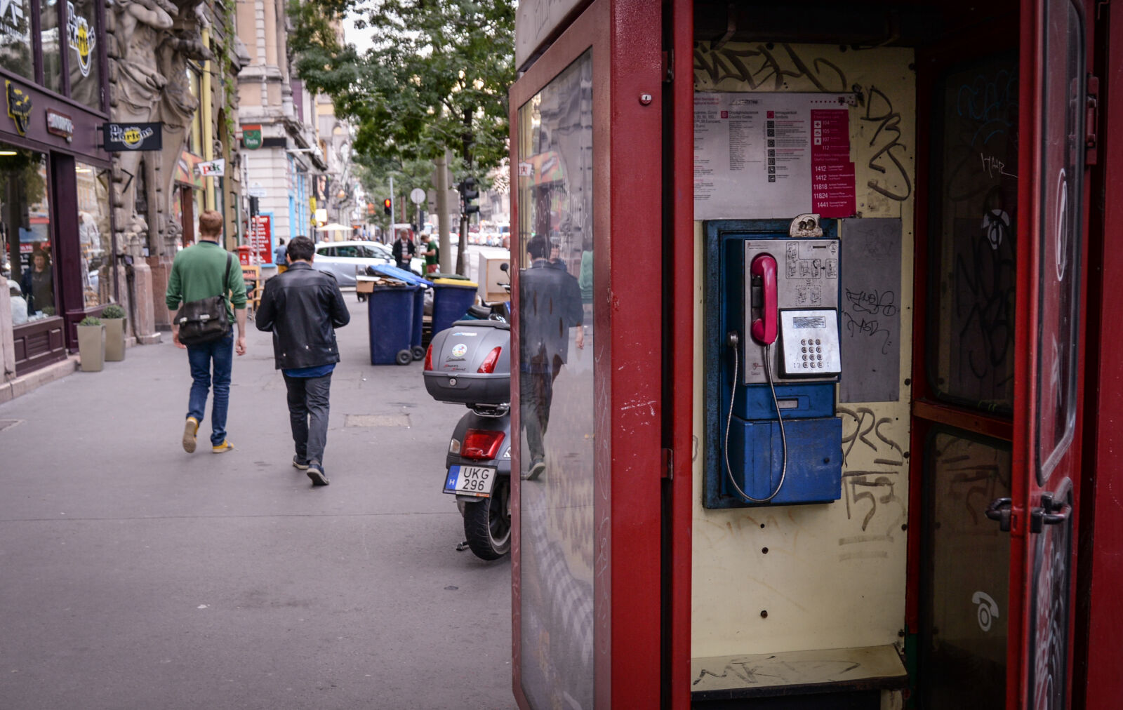 Nikon D610 sample photo. Abandoned, booth, broke, old photography