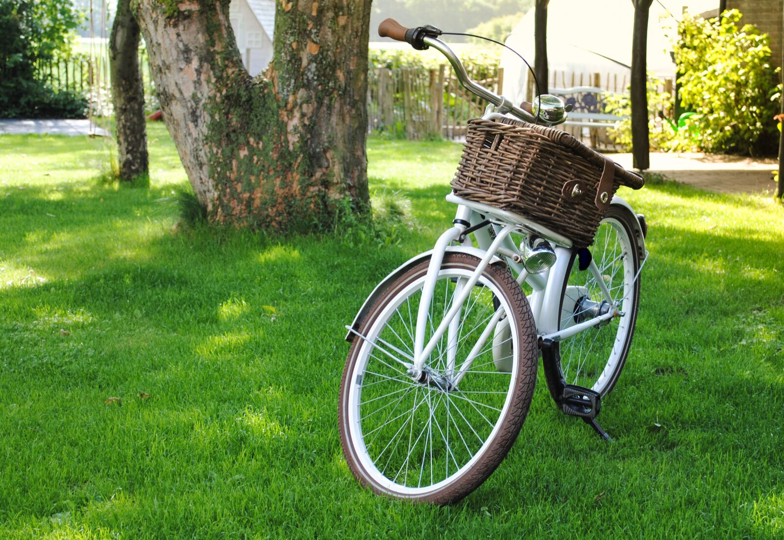 Nikon D3000 sample photo. Bicycle, basket, transport photography