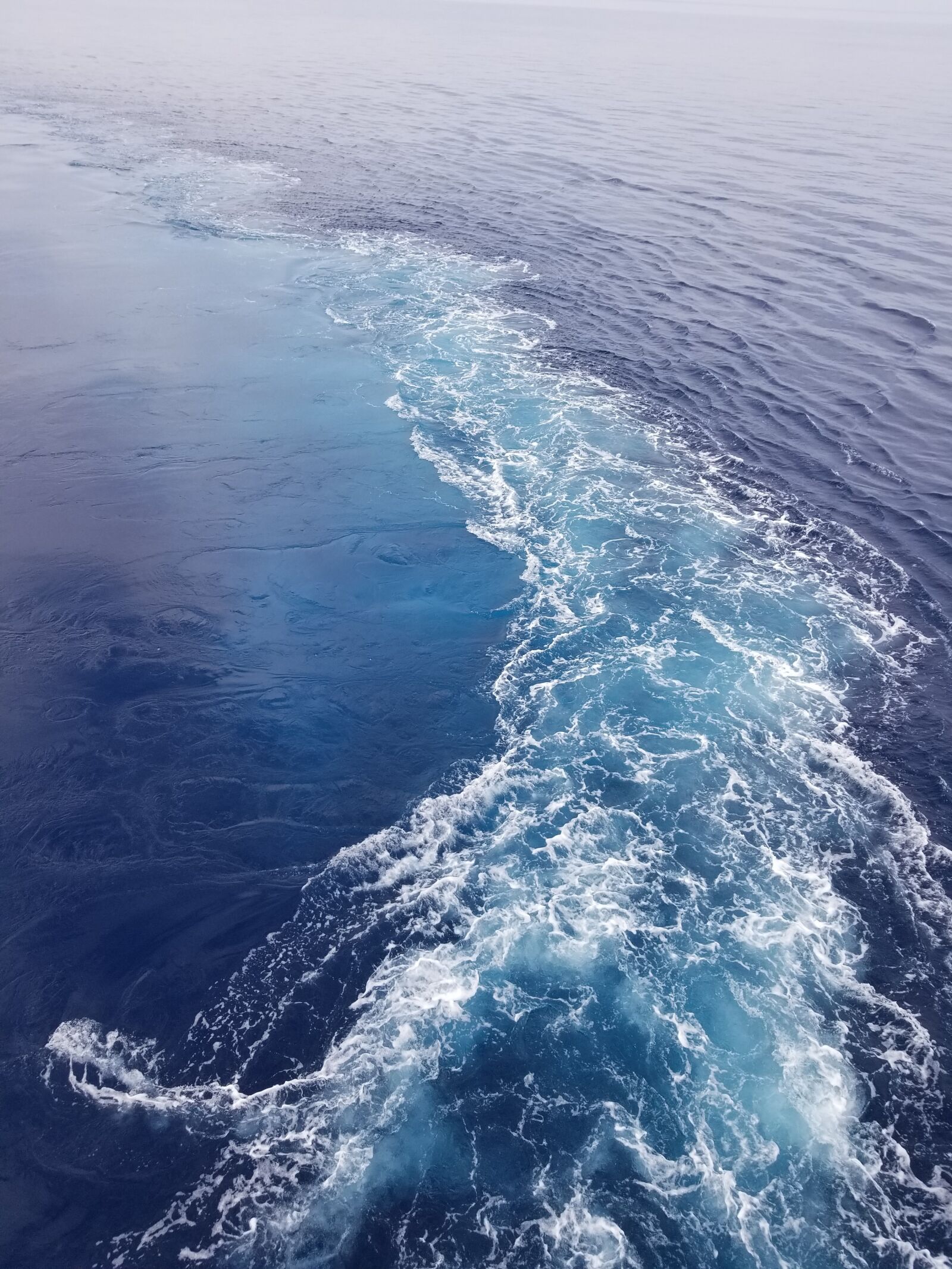 Samsung Galaxy S8 sample photo. Ocean, wake, water photography