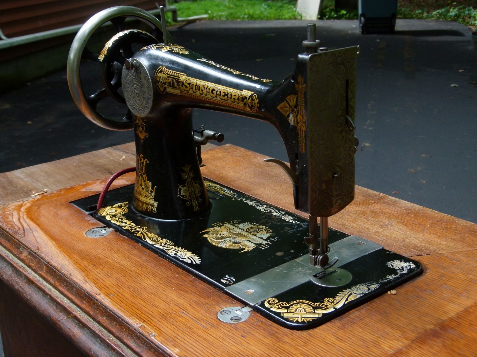 Panasonic Lumix DMC-FZ100 sample photo. Sewing machine, sewing, machine photography
