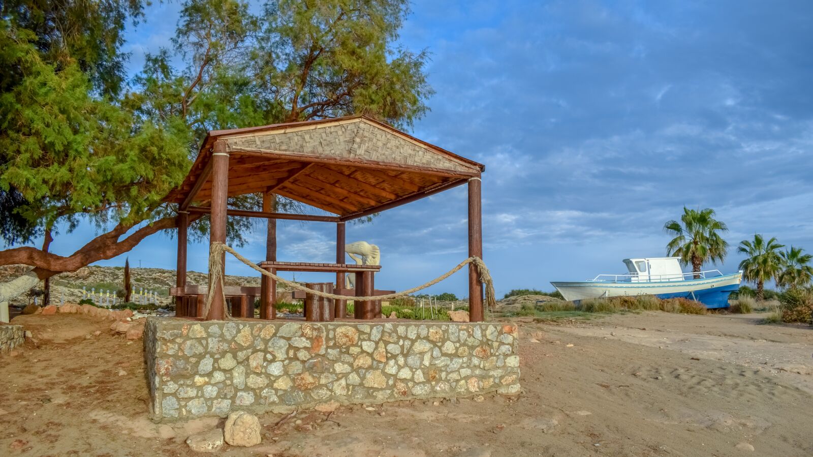 Nikon D3300 sample photo. Beach, empty, kiosk photography