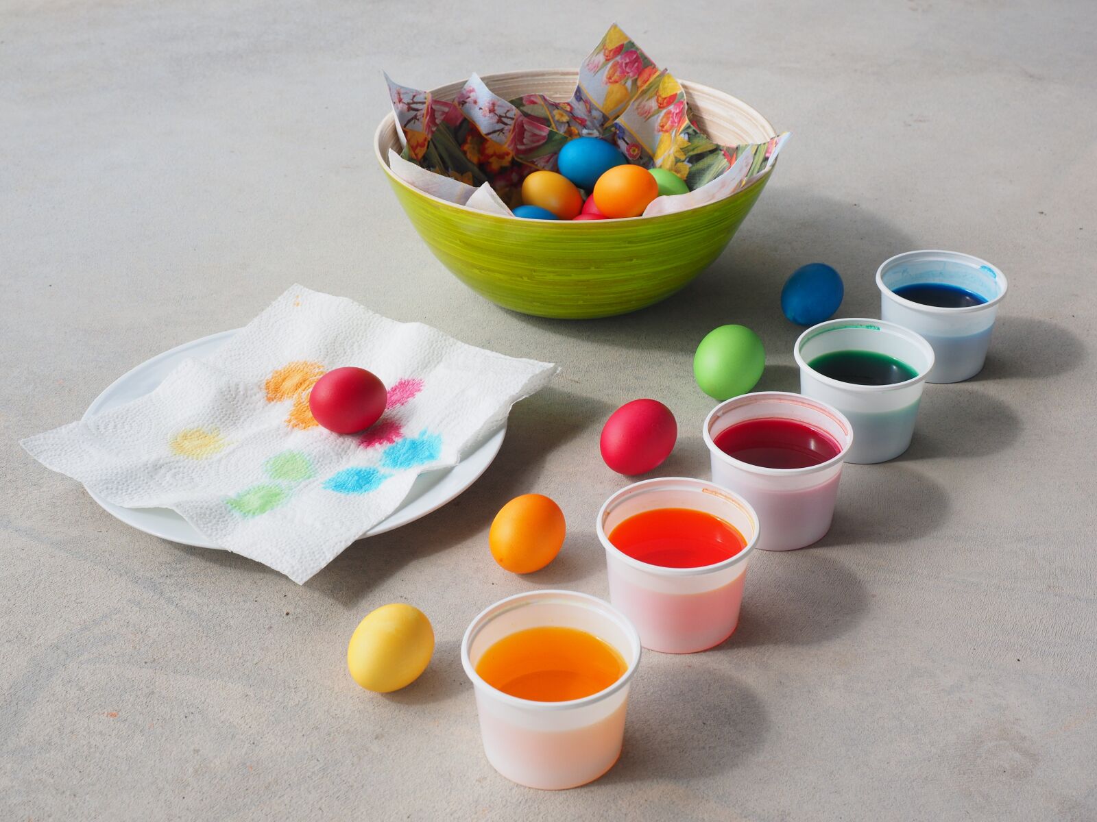 Olympus OM-D E-M1 + Olympus M.Zuiko Digital ED 12-40mm F2.8 Pro sample photo. Easter eggs colors, color photography