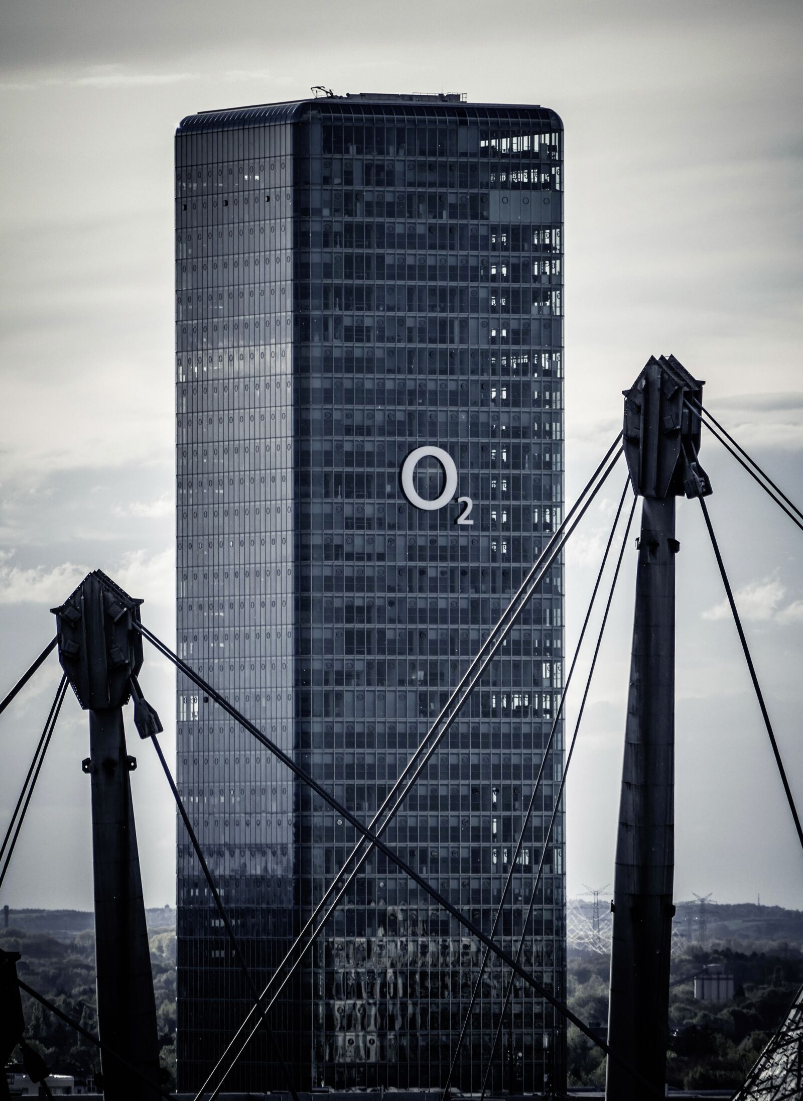 Panasonic Lumix DMC-FZ1000 sample photo. O2 tower, munich, olympia photography
