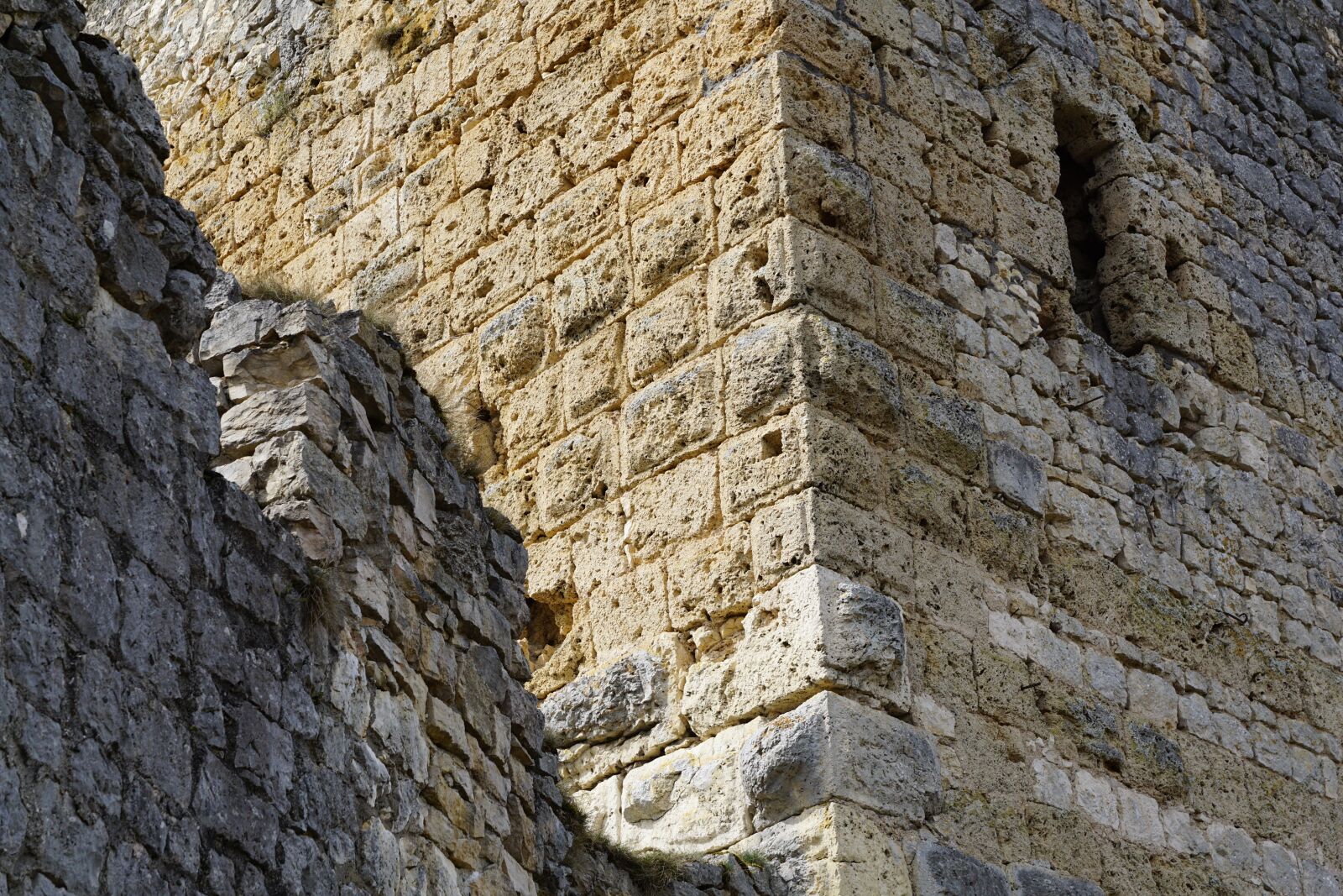 Sony DT 16-50mm F2.8 SSM sample photo. Kalle berg, castle, ruin photography