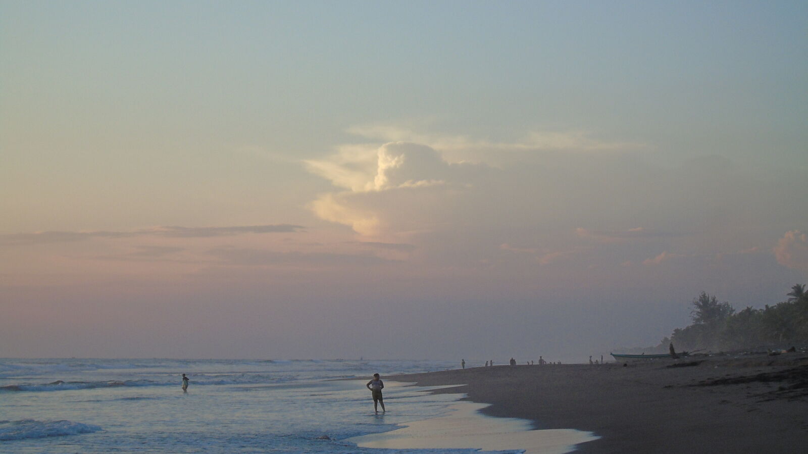 Sony Cyber-shot DSC-H400 sample photo. Beach, cloud, nube, playa photography