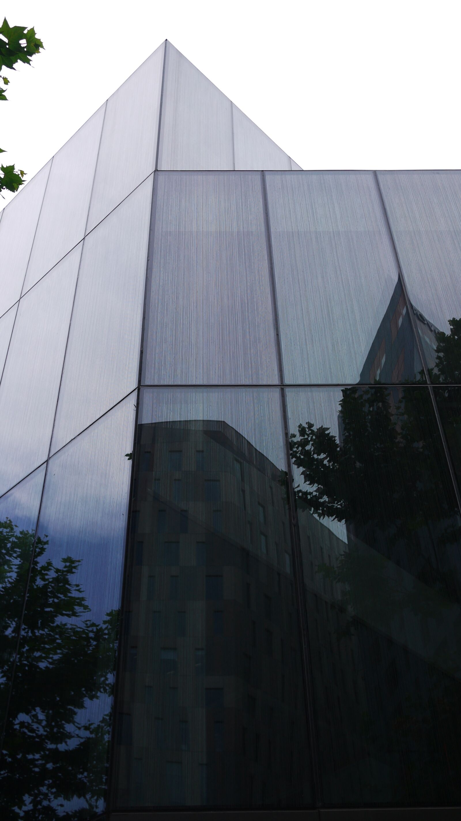 Panasonic Lumix DMC-GF1 sample photo. Facade, glass, building photography