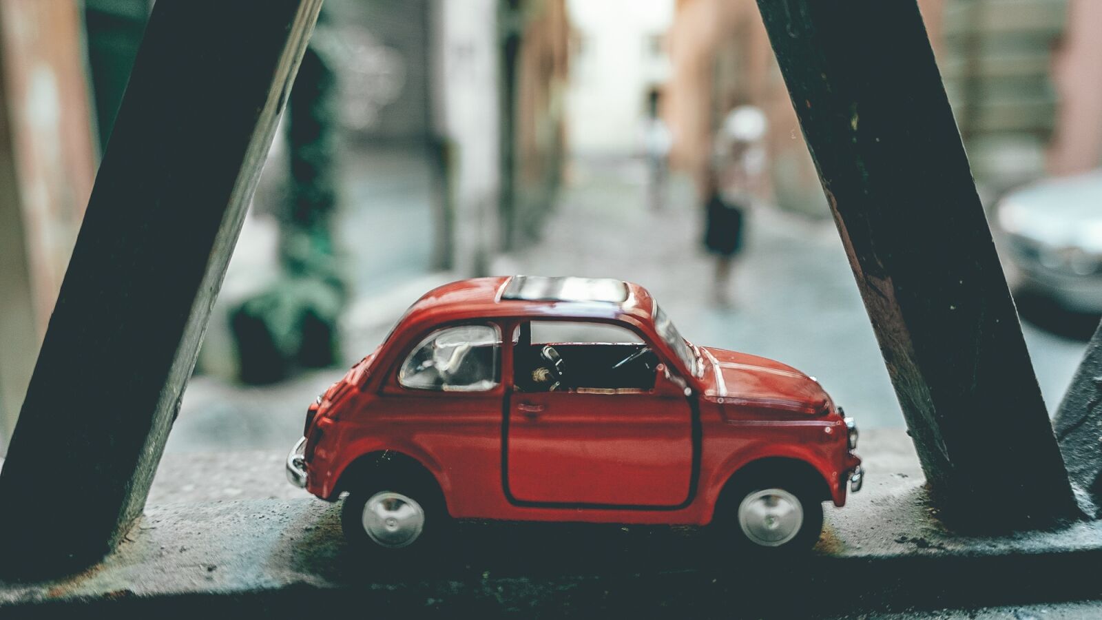Sony a6000 sample photo. Window, red, maquette photography