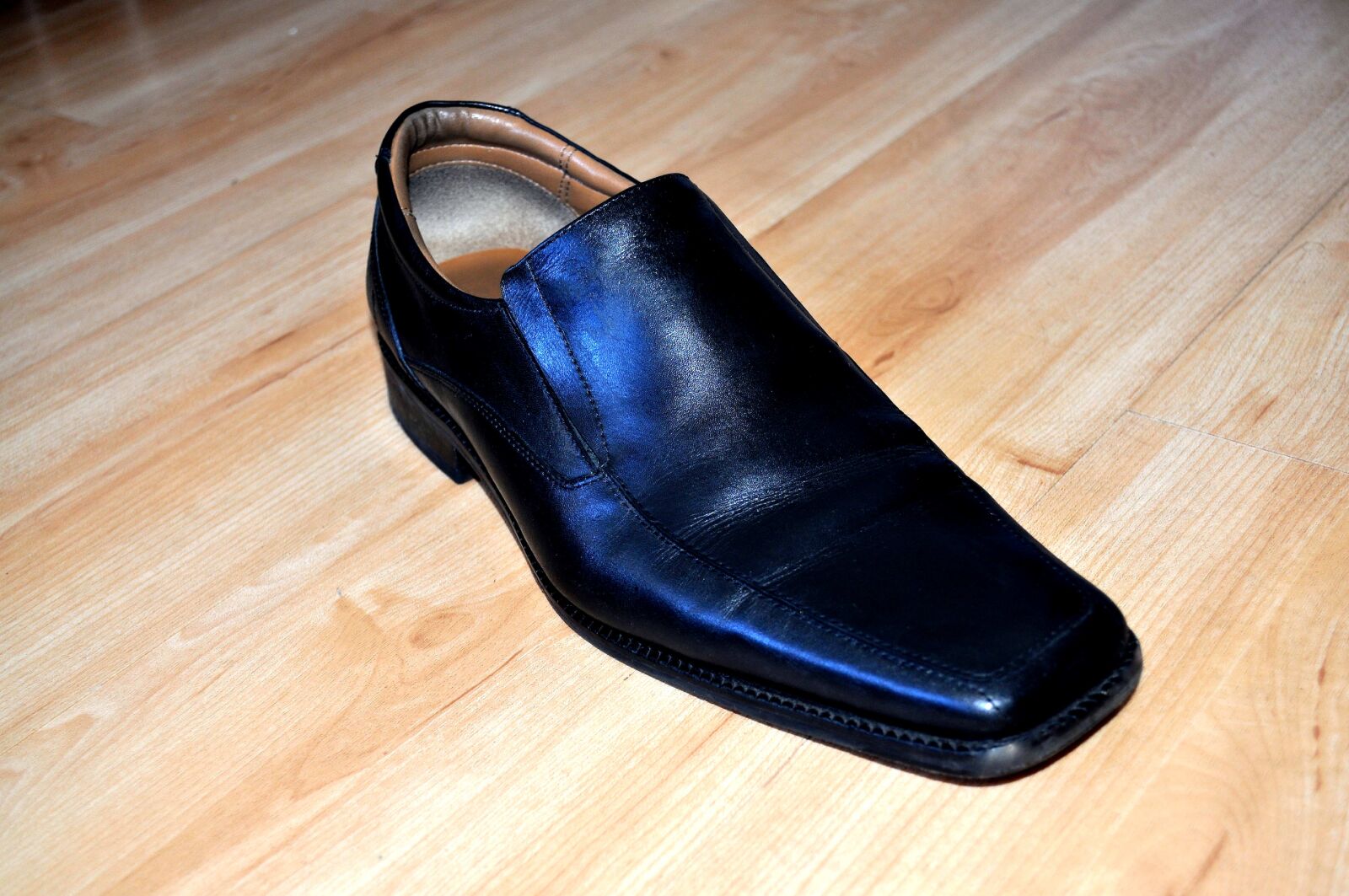 Nikon D5000 sample photo. Black, male, stylish, leather photography