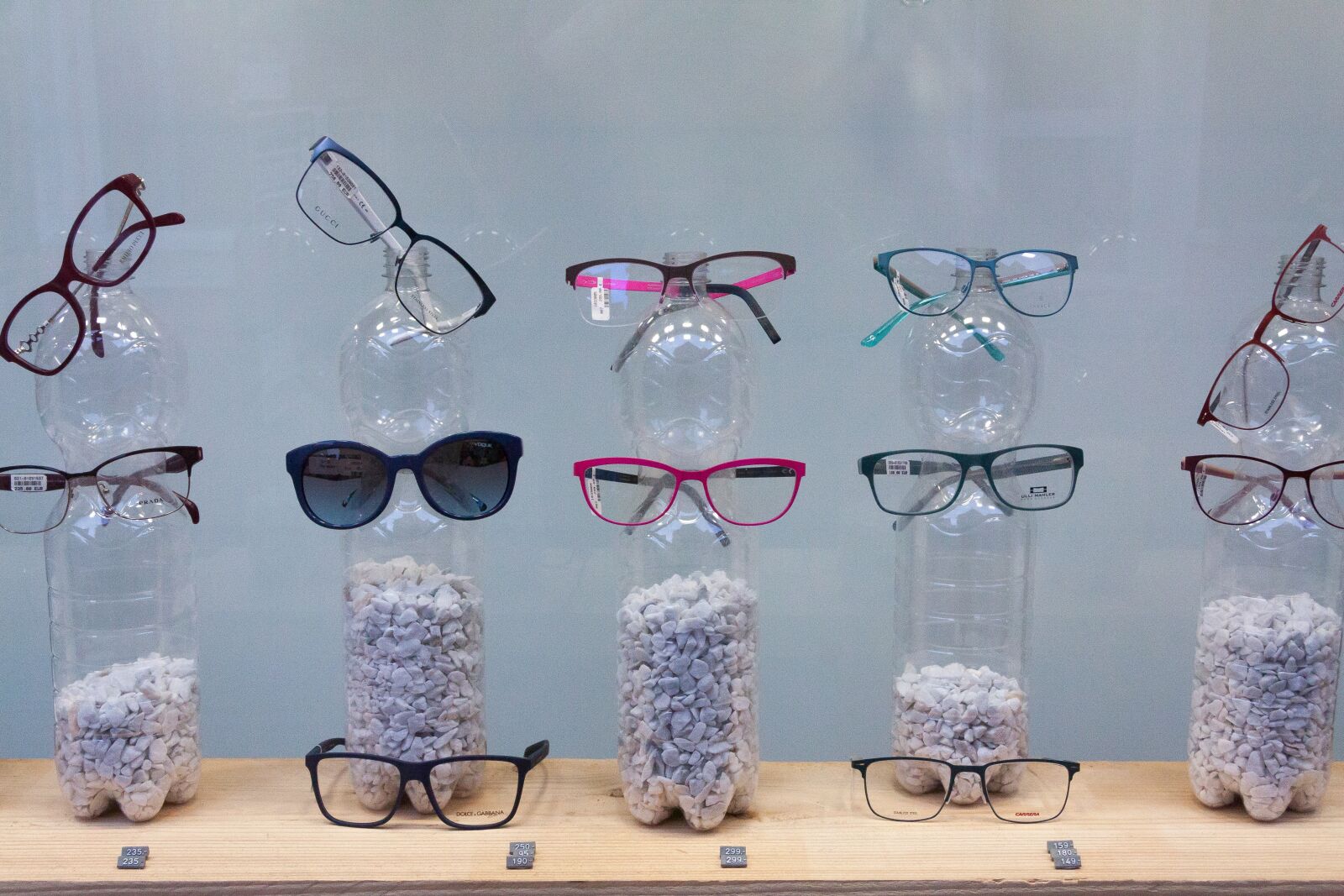 Canon EF-S 17-85mm F4-5.6 IS USM sample photo. Glasses, window, plastic bottle photography